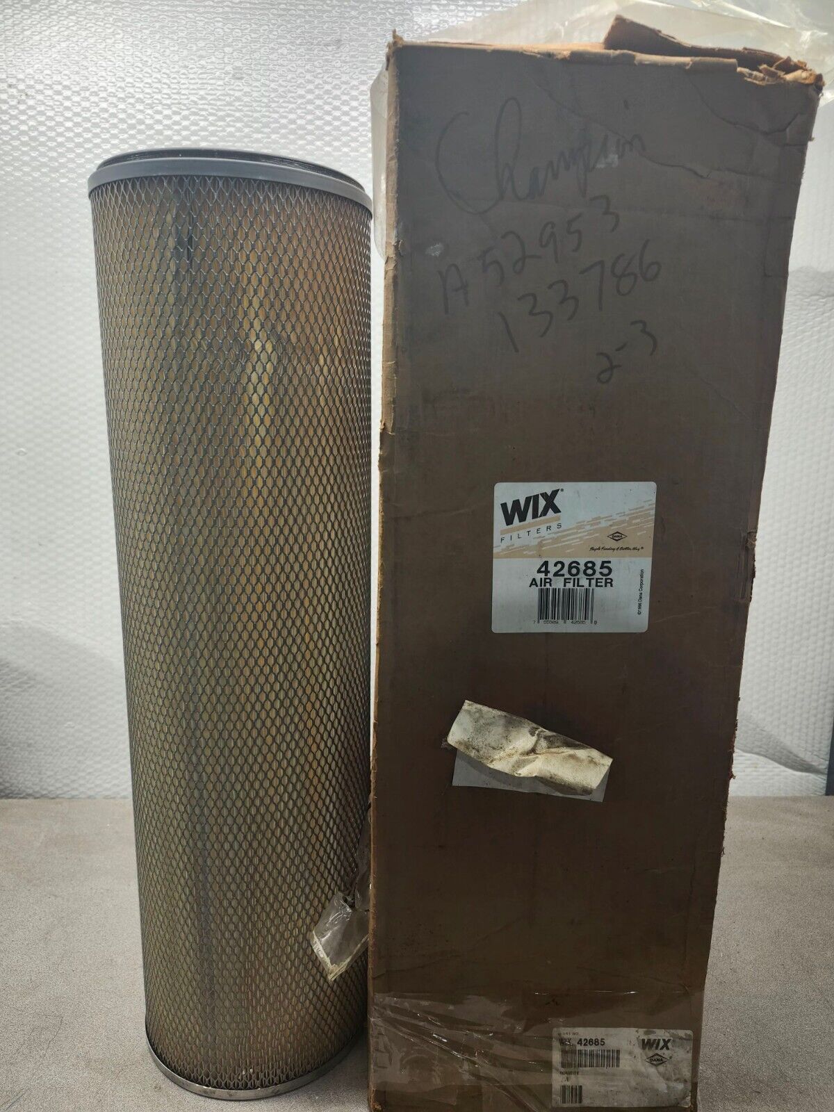 NEW IN BOX WIX AIR FILTER 42685