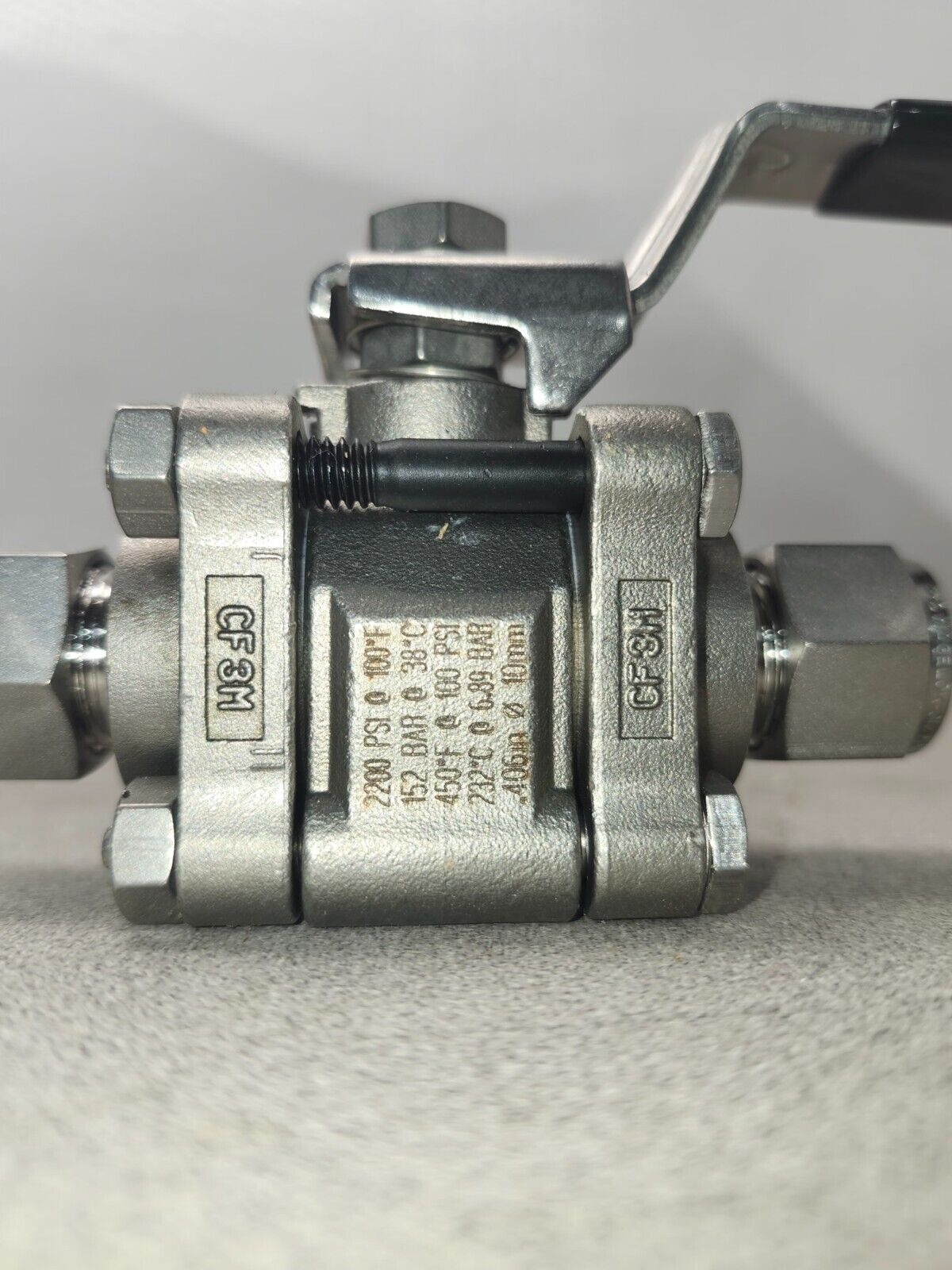 NEW SWAGELOK STAINLESS STEEL BALL VALVE SS-63TS8-SC11