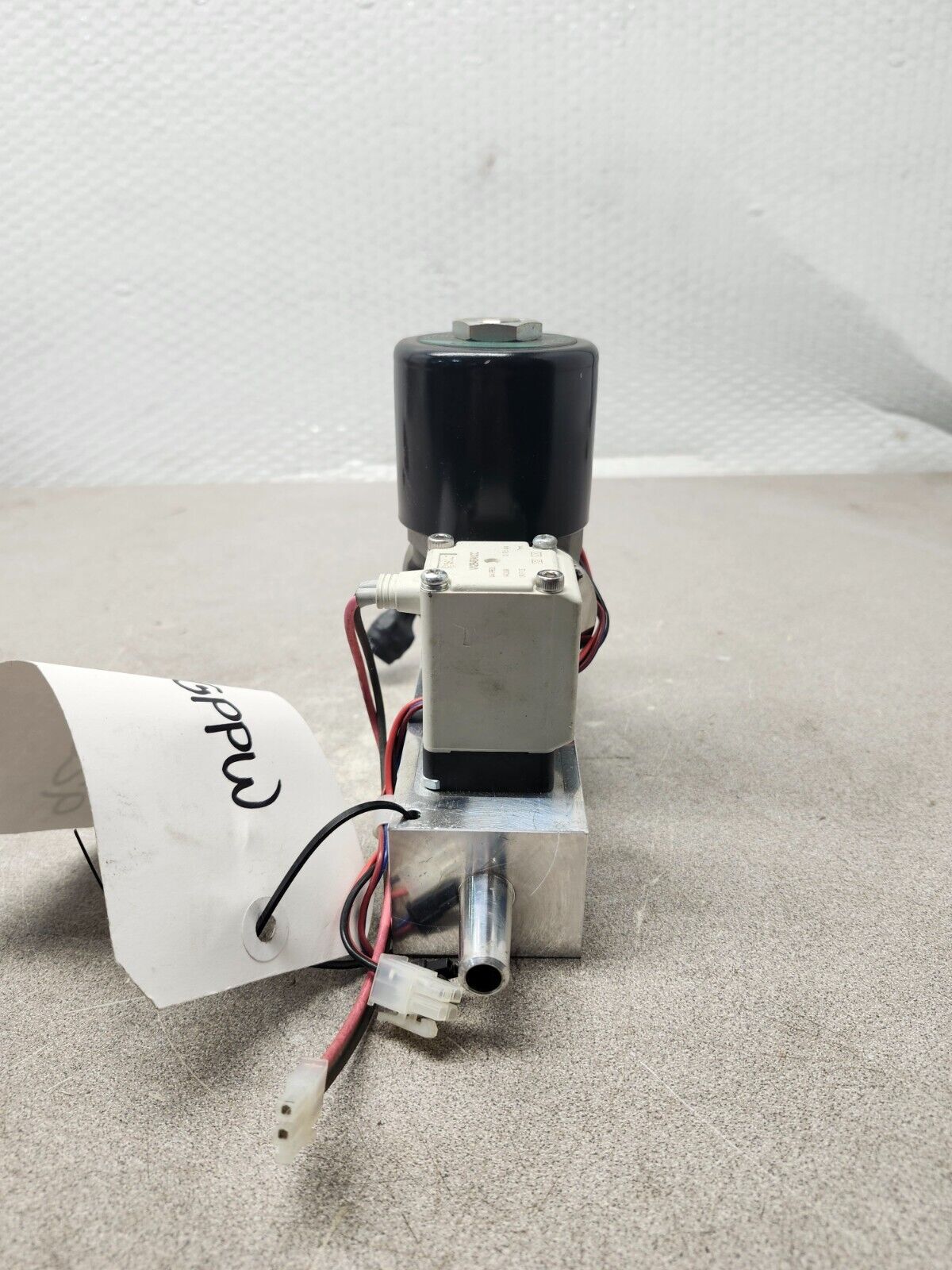 USED CKD  1/2" SOLENOID VALVE 3-WAY & BLOCK HVB612-X2077