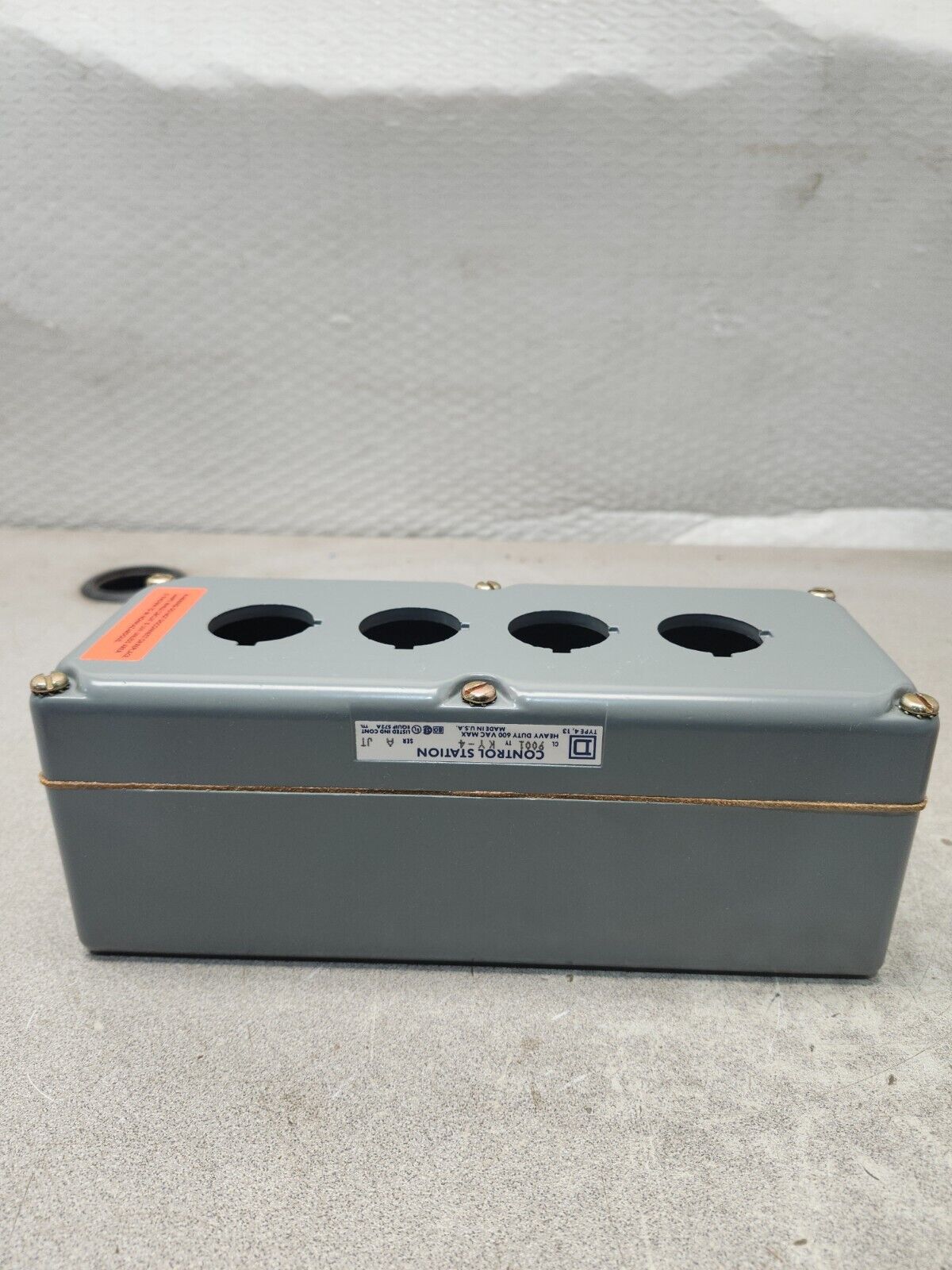 NEW IN BOX SQUARE D 4 UNIT ENCLOSURE CLASS 9001 TYPE KY-4