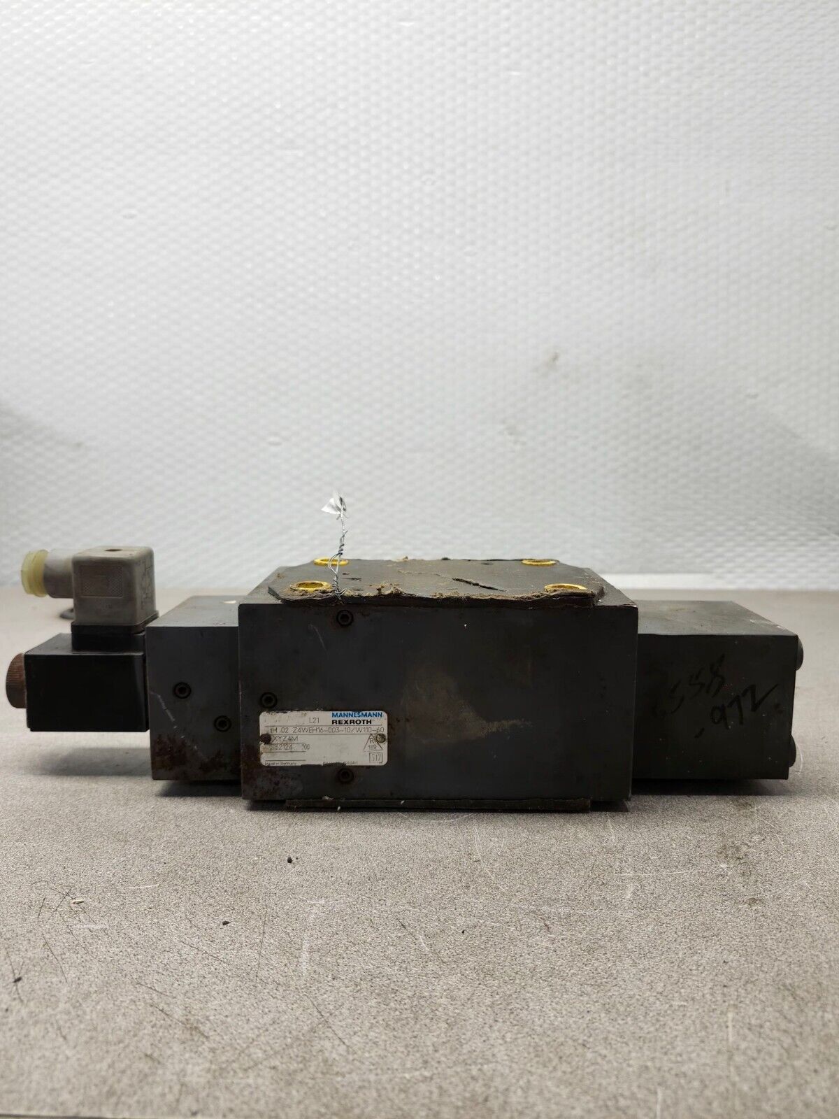 USED REXROTH VALVE IH 02 Z4WEH16-003-10/W110-60 XYZ4M