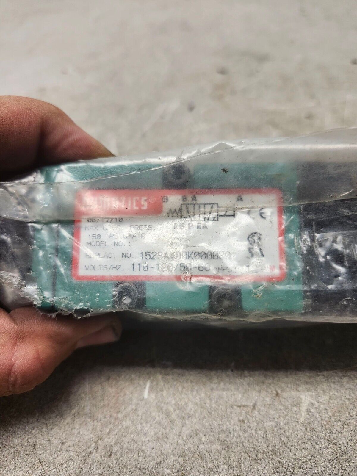 NEW IN BAG Numatics Solenoid Air Control Valve 120V, 150 psi 152SA400K000030