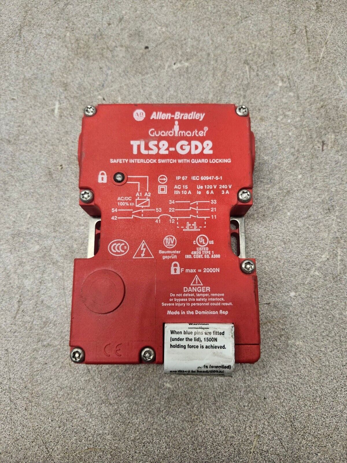 NEW NO BOX GUARD MASTER SAFETY INTERLOCK SWITCH TLS2-GD2
