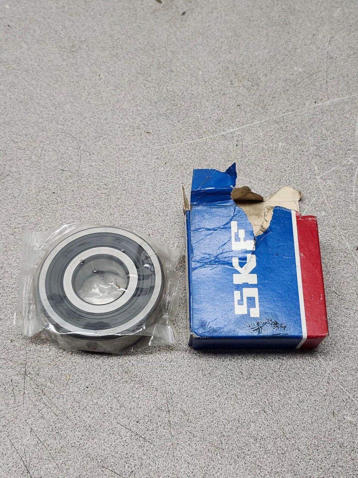 NEW LOT OF 4 SKF EXPLORER ROLLER BEARINGS 6305 2RSJEM