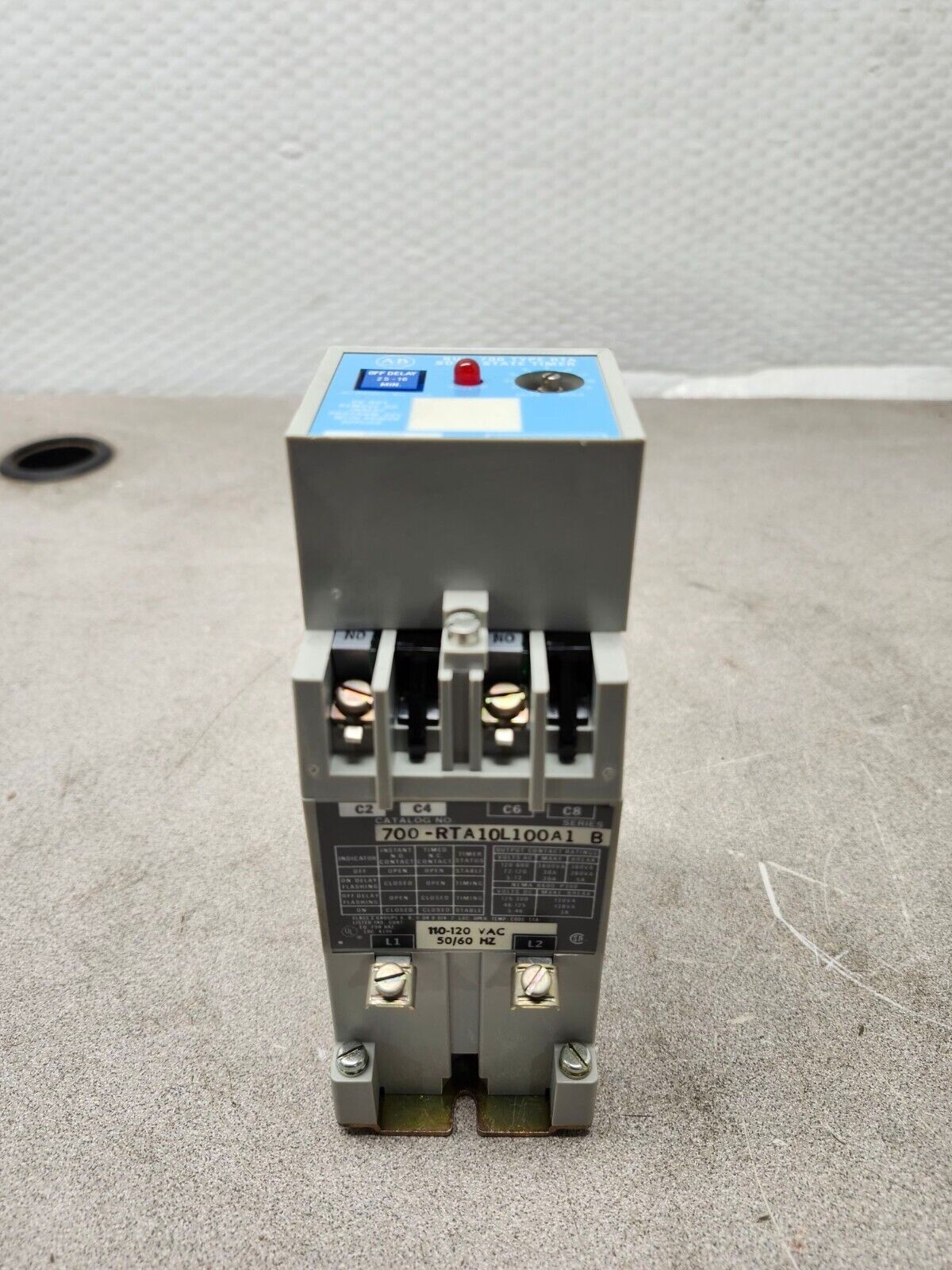 NEW IN BOX ALLEN BRADLEY CONTROL RELAY 700-RTA10L100A1