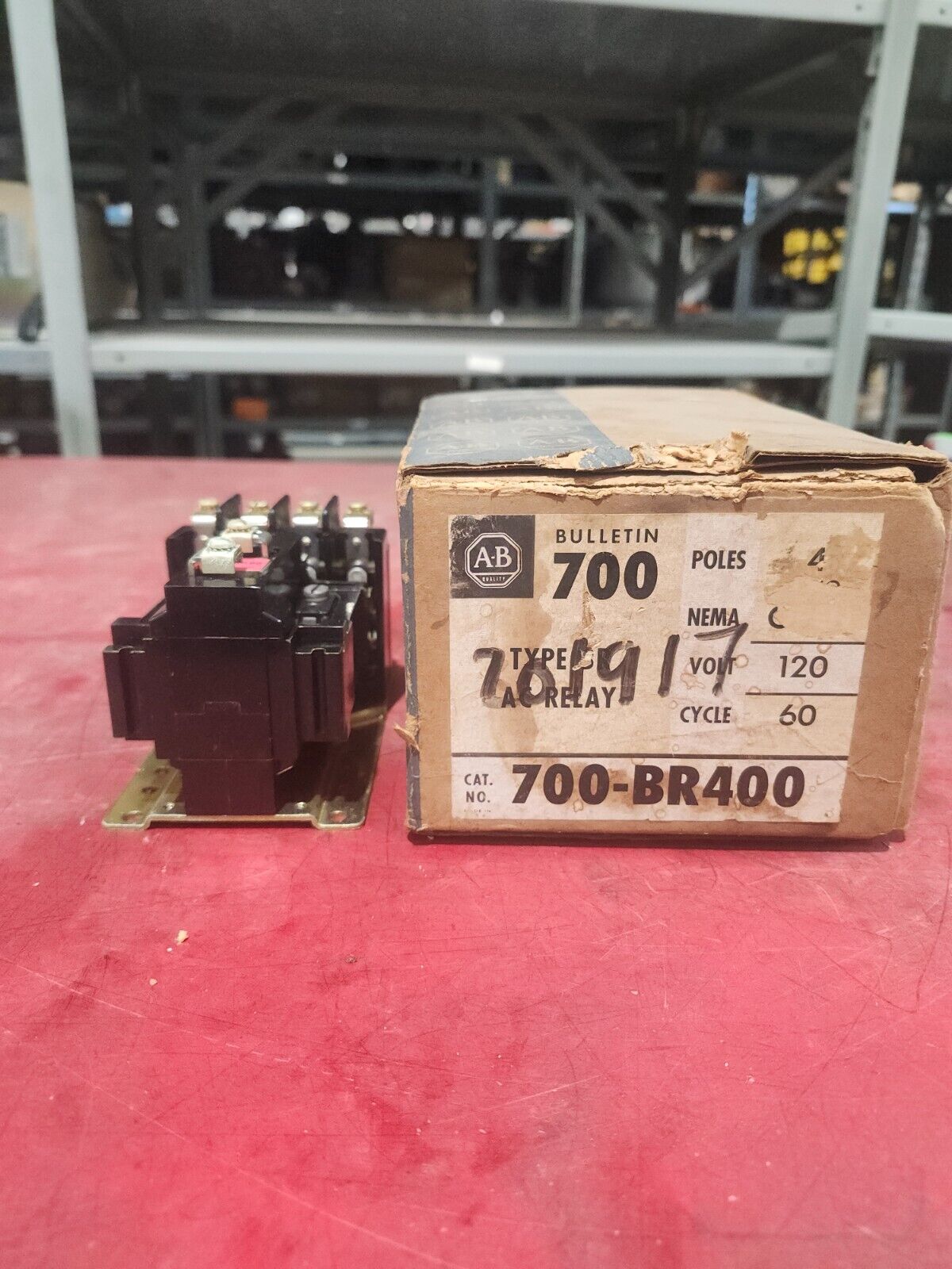 NEW IN BOX ALLEN BRADLY AC REALY 120V 60HZ 700-BR400