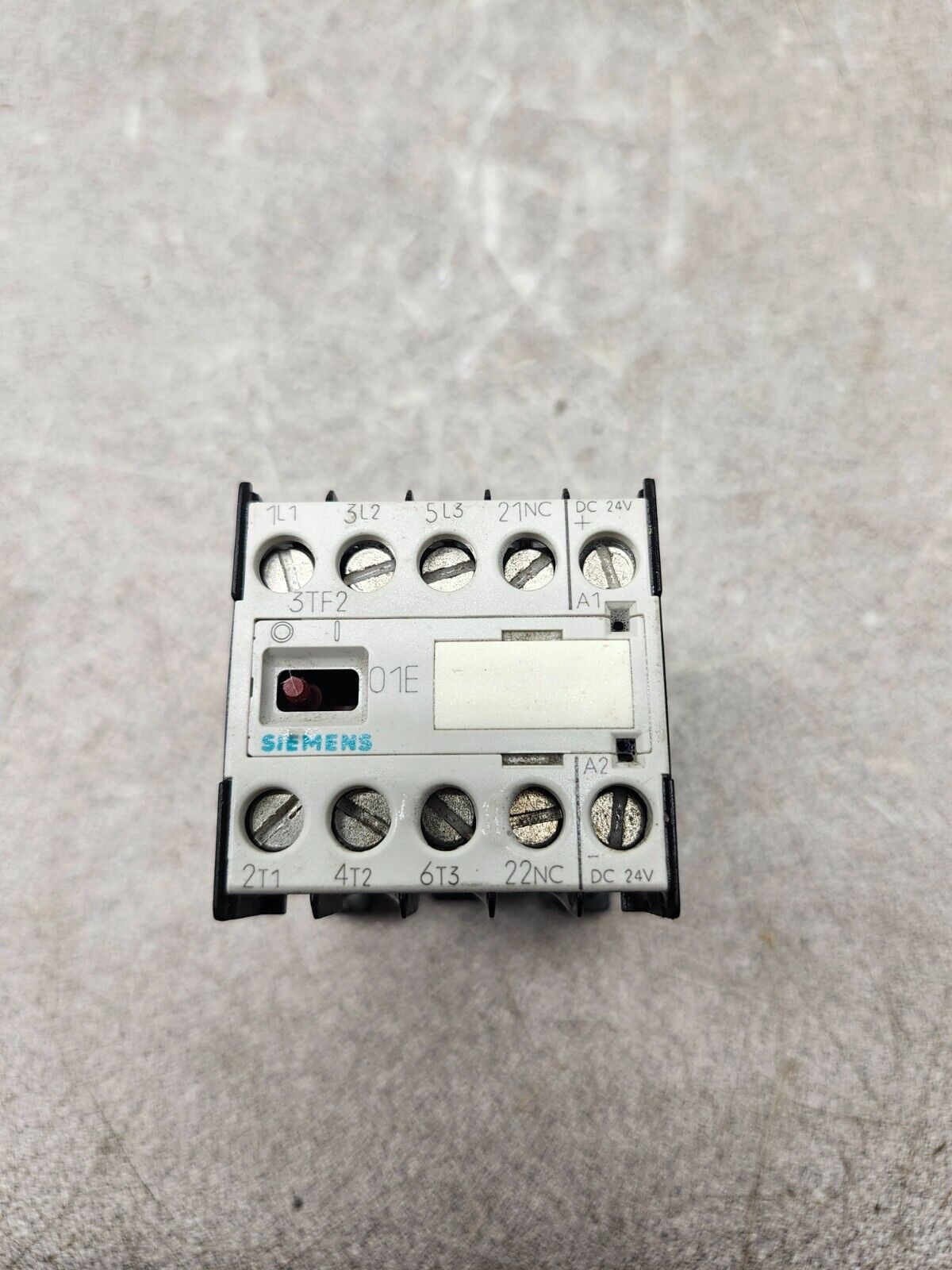 NEW WITH BOX Siemens Protective Contactor 9 AMP 3 Pole 24 VDC 3TF20 01-0BB4