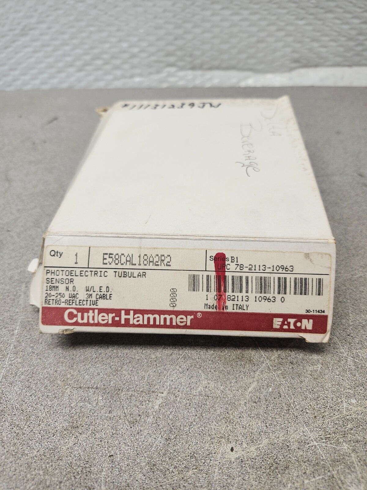 NEW IN BOX Cutler Hammer sensor E58CAL18A2R2