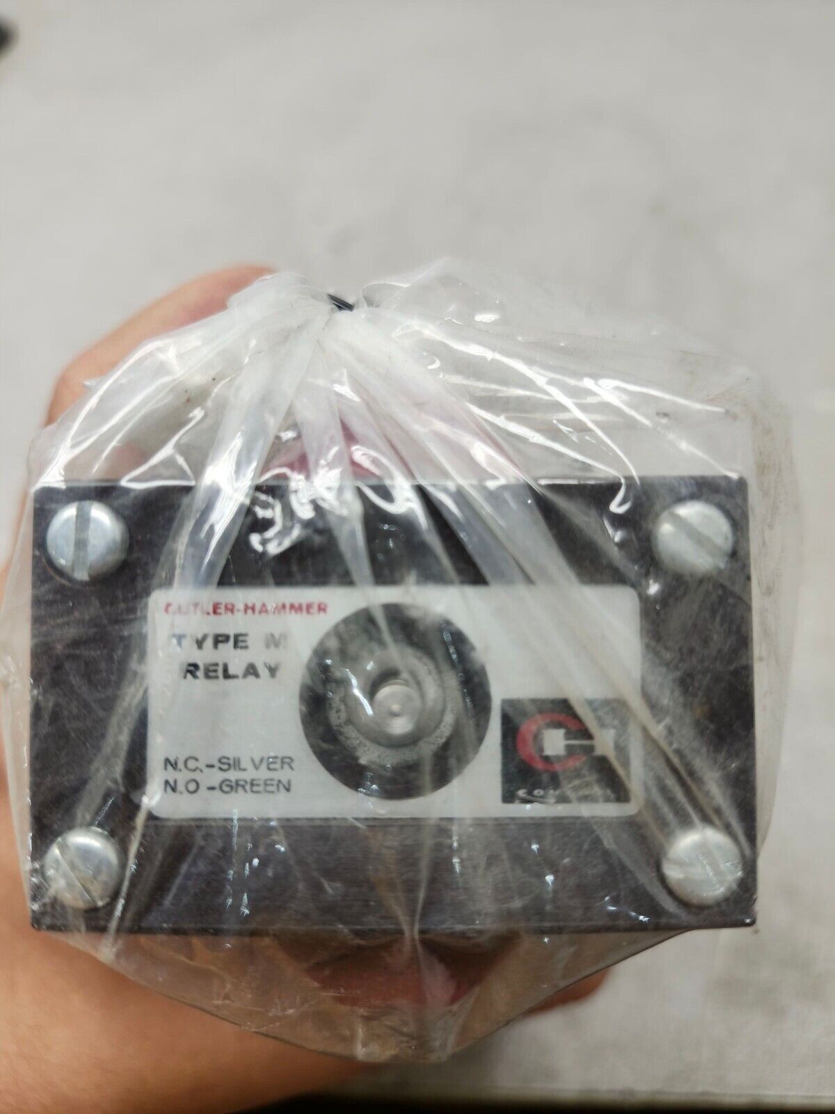 NEW NO BOX Hammer Relay Type M With Latch 300 Volt AC COIL 120 V 60 HZ D23MR802
