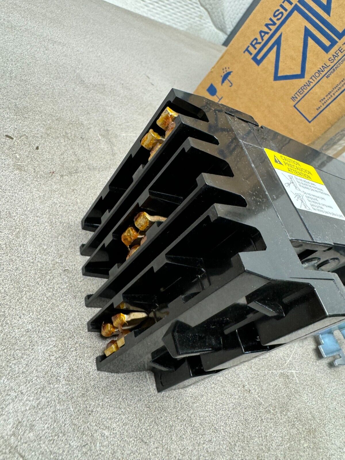 NEW IN BOX SQUARE D QG225 POWERPACT 3 POLE 225AMP CIRCUIT BREAKER QGA32225