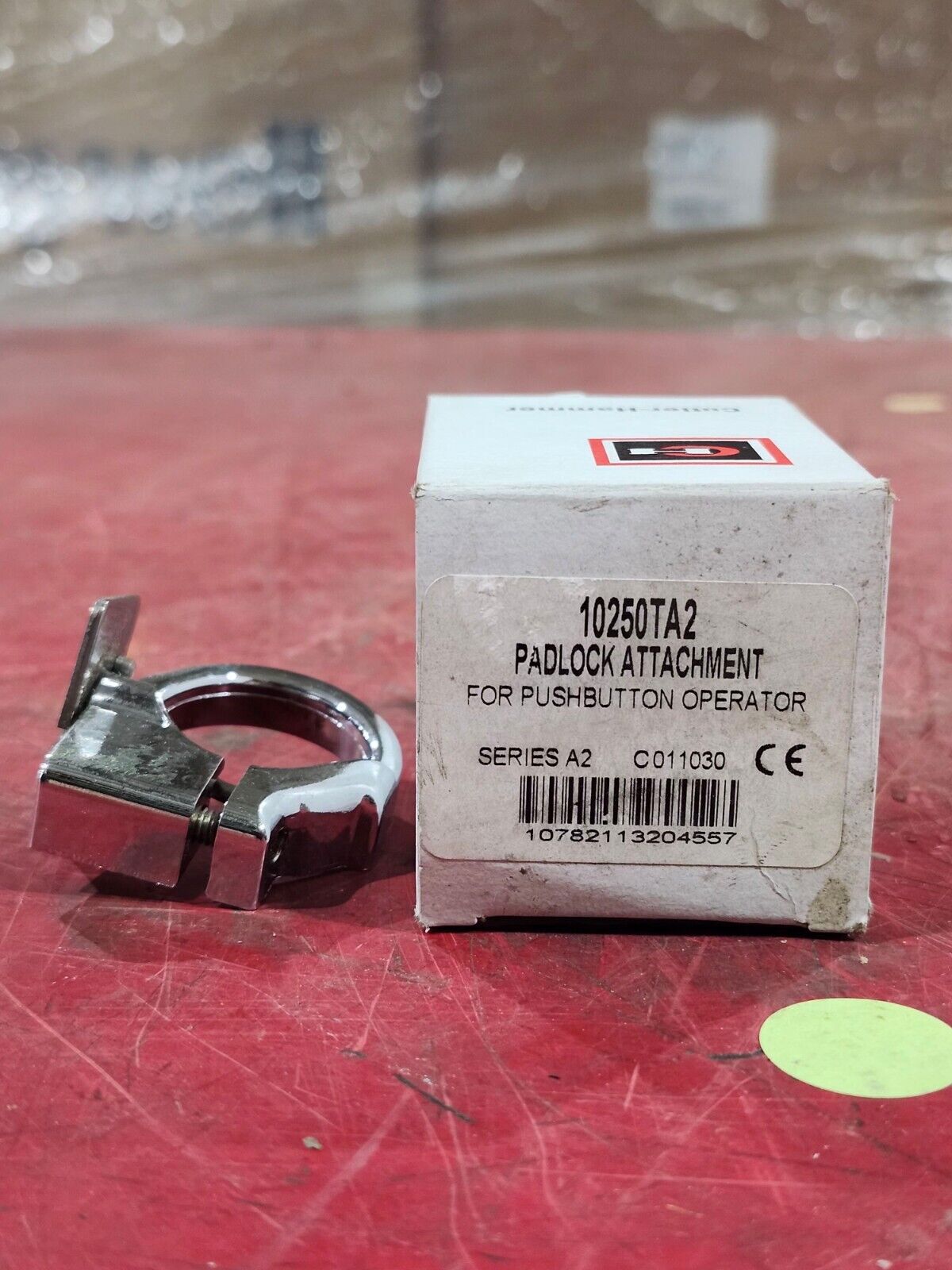 NEW IN BOX CUTLER HAMMER PADLOCK ATTACHMENT 10250TA2