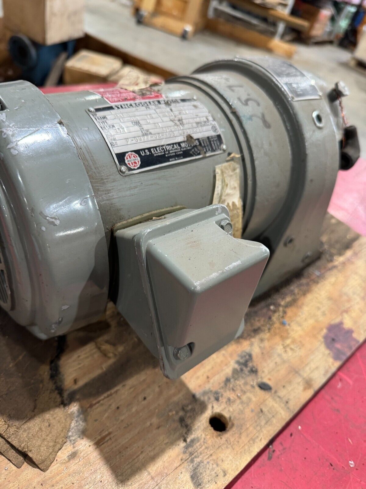 UNUSED U.S. MOTORS 1HP 25.7 RATIO GEAR MOTOR 230/460V. F-6977-02-166 L043R014