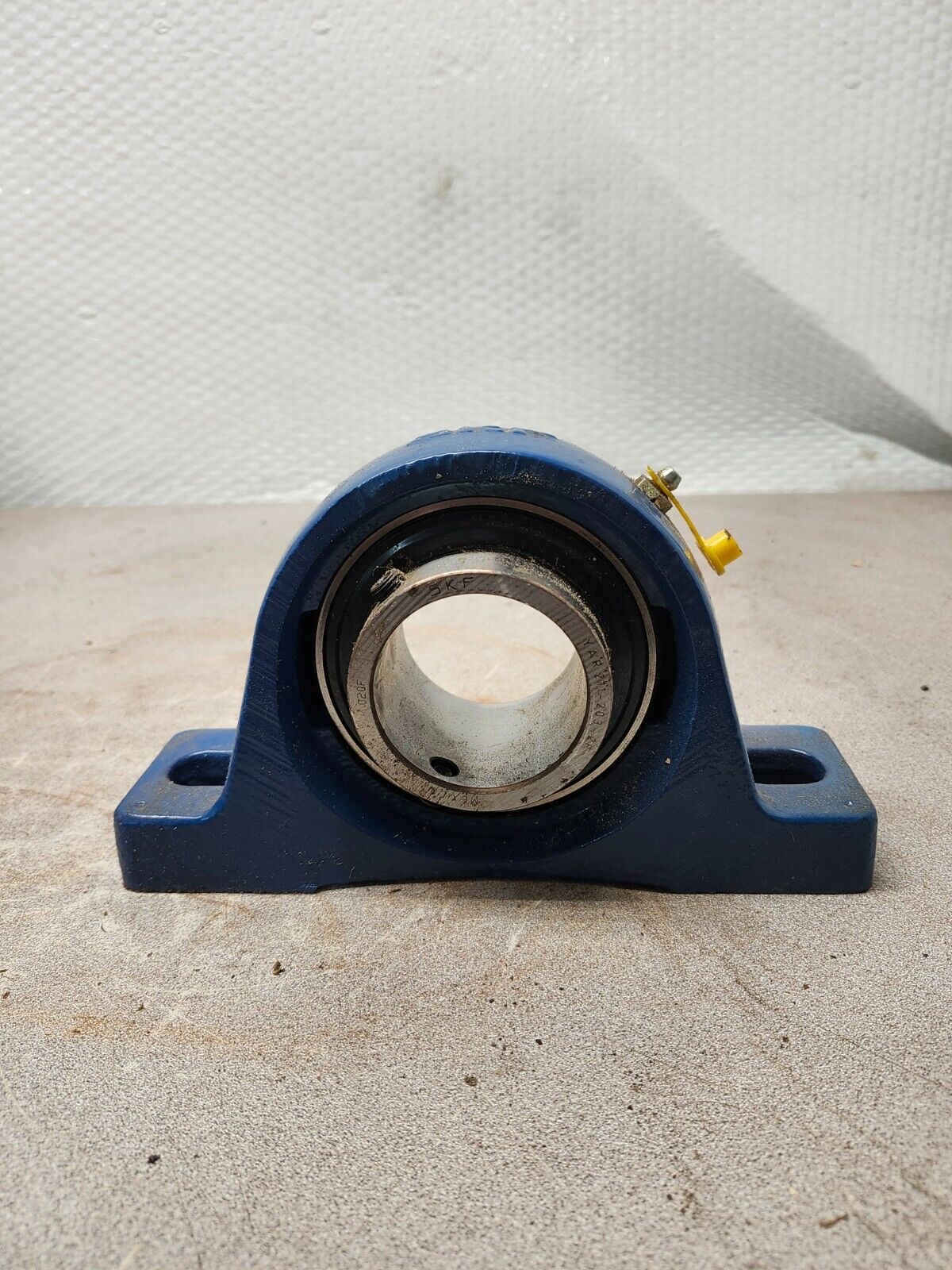 NEW NO BOX SKF PILLOW BLOACK BALL BEARING YAR 211-203-2F