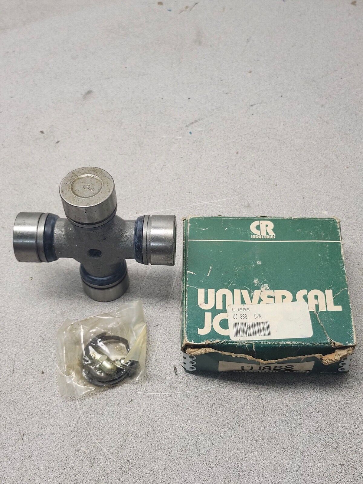 NEW IN BOX CR UNIVERSAL U JOINT UJ888