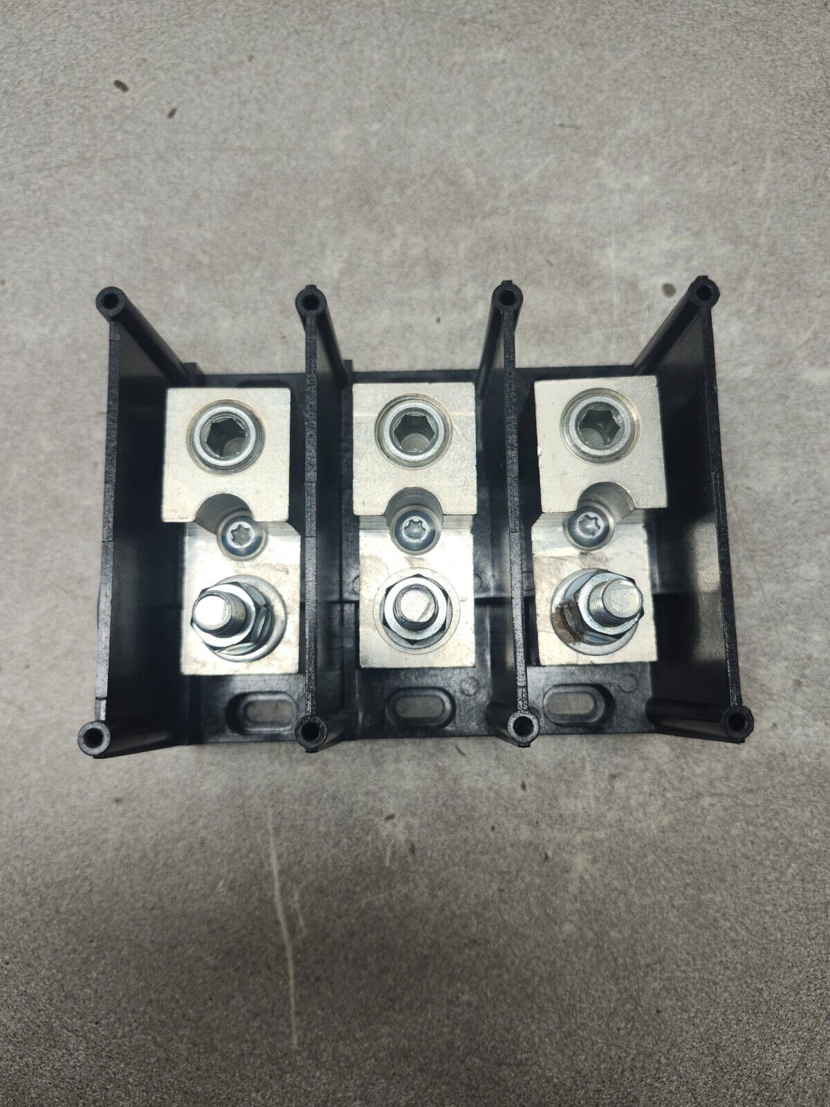 NEW IN BOX FERRAZ SHAWMUT COPPER POWER DISTRIBUTION BLOCK 66253