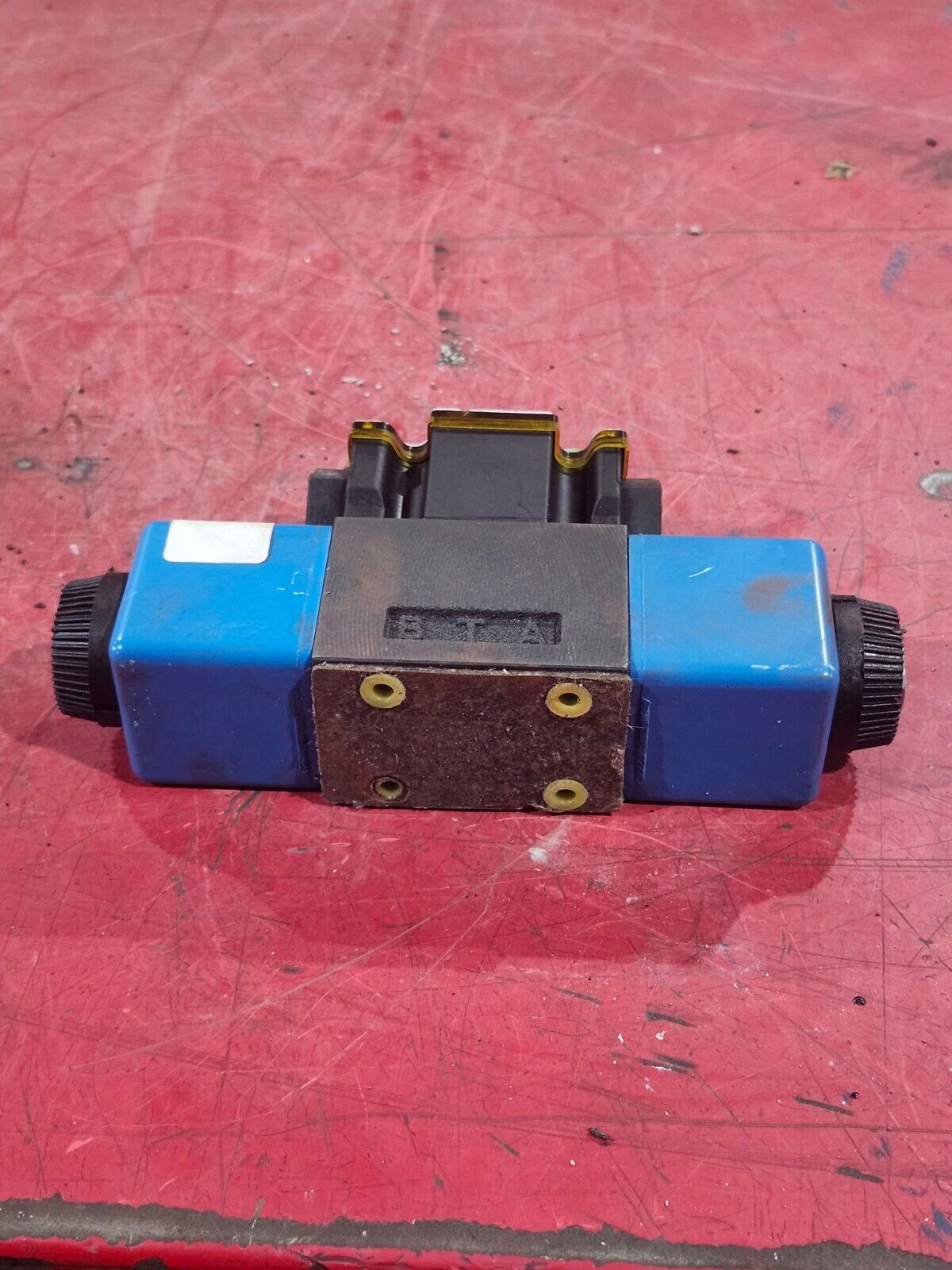 NEW NO BOX BENCHMARK DIRECTIONAL VALVE 2CMFWB560