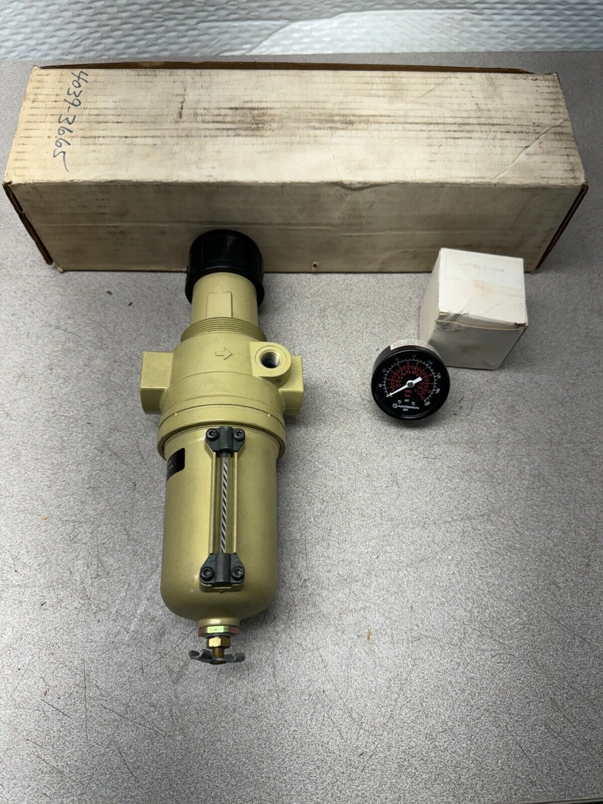 NEW IN BOX Norgren B12-297-M3LA Pneumatic Filter-regulator 1/4in Npt