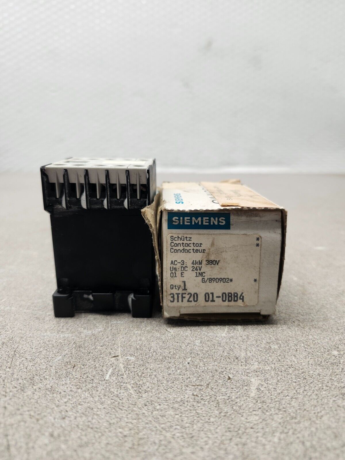 NEW WITH BOX Siemens Protective Contactor 9 AMP 3 Pole 24 VDC 3TF20 01-0BB4