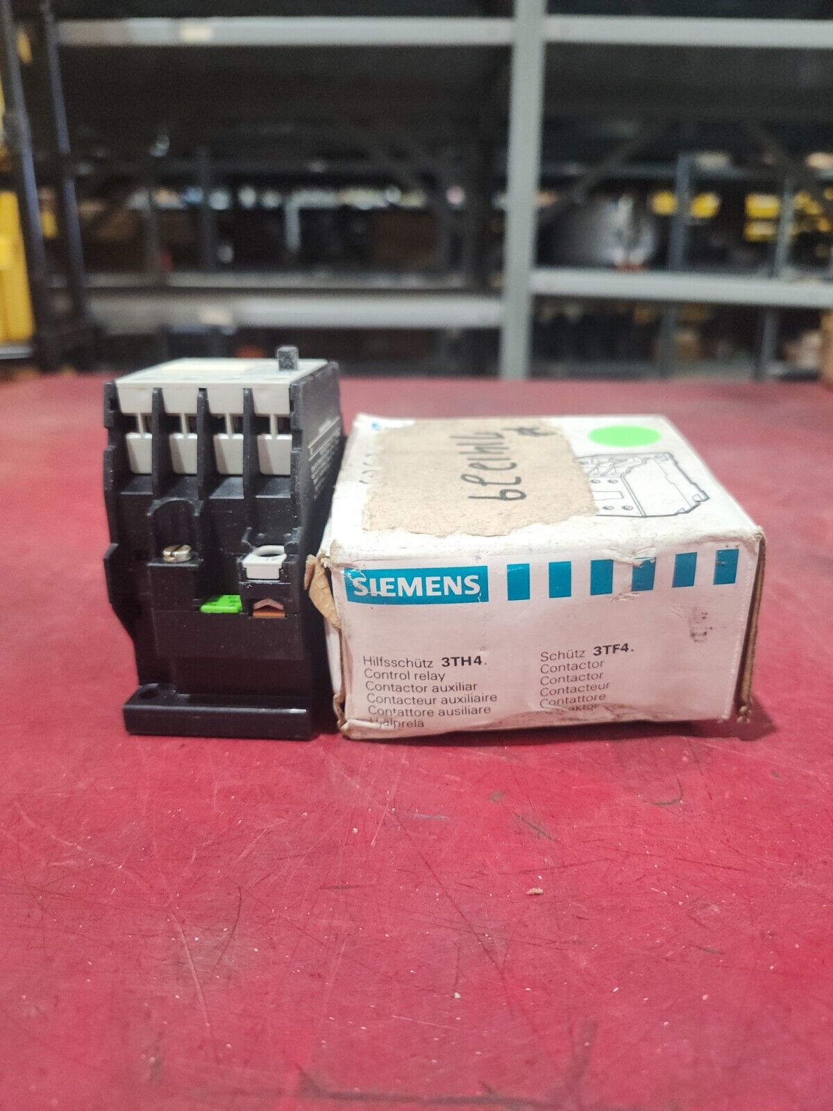 NEW IN BOX SIEMENS CONTROL CONTACTOR RELAY 120VAC 3TH4031-0A