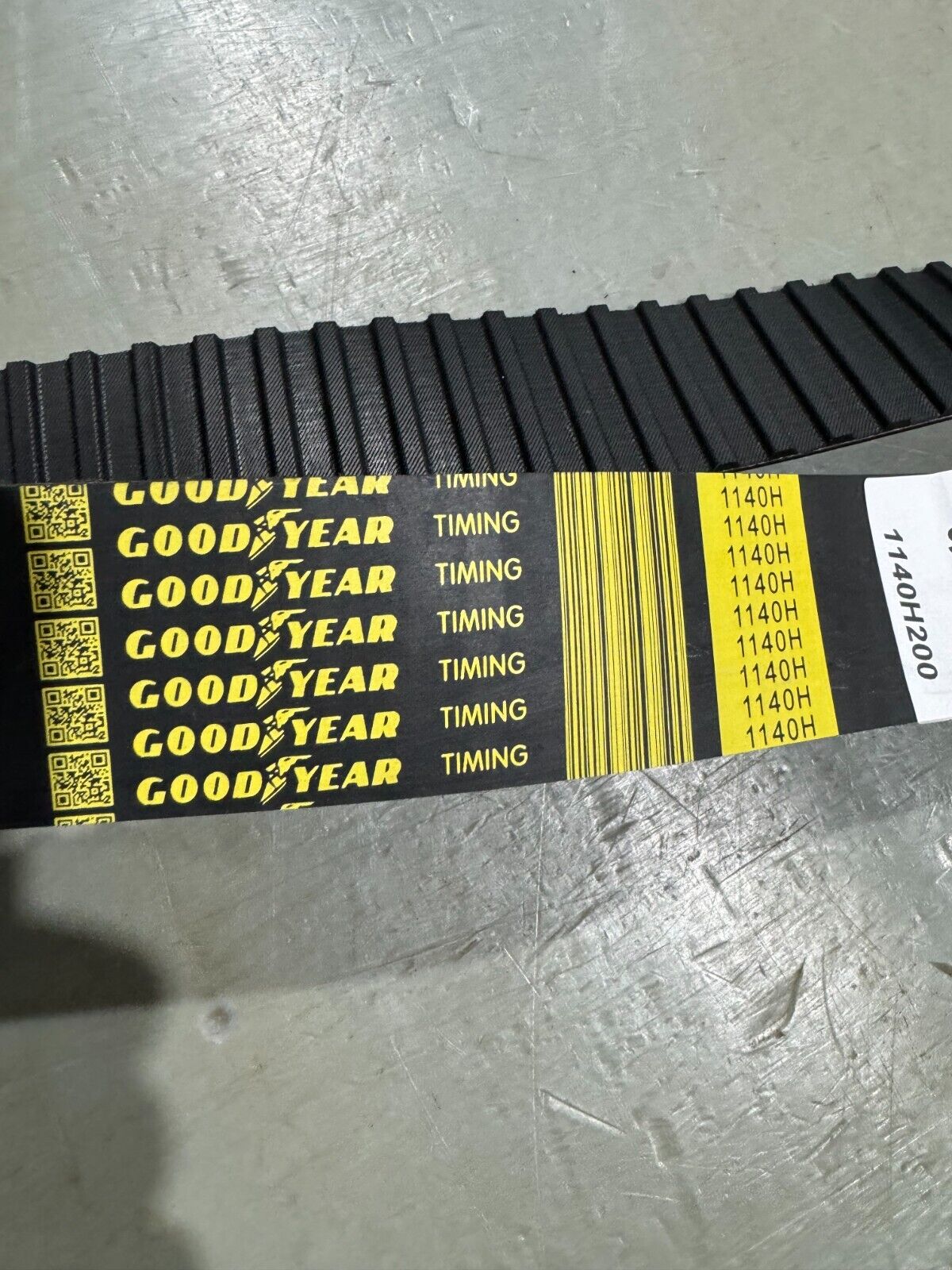 FACTORY NEW GOODYEAR SYNCHRONOUS Trapezoidal TIMING BELT 1140H200