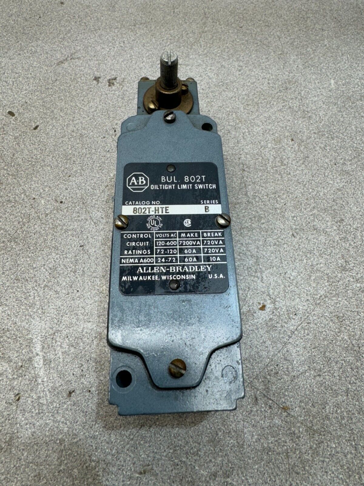 NEW NO BOX ALLEN BRADLEY OILTIGHT LIMIT SWITCH 802T-HTE SER.B