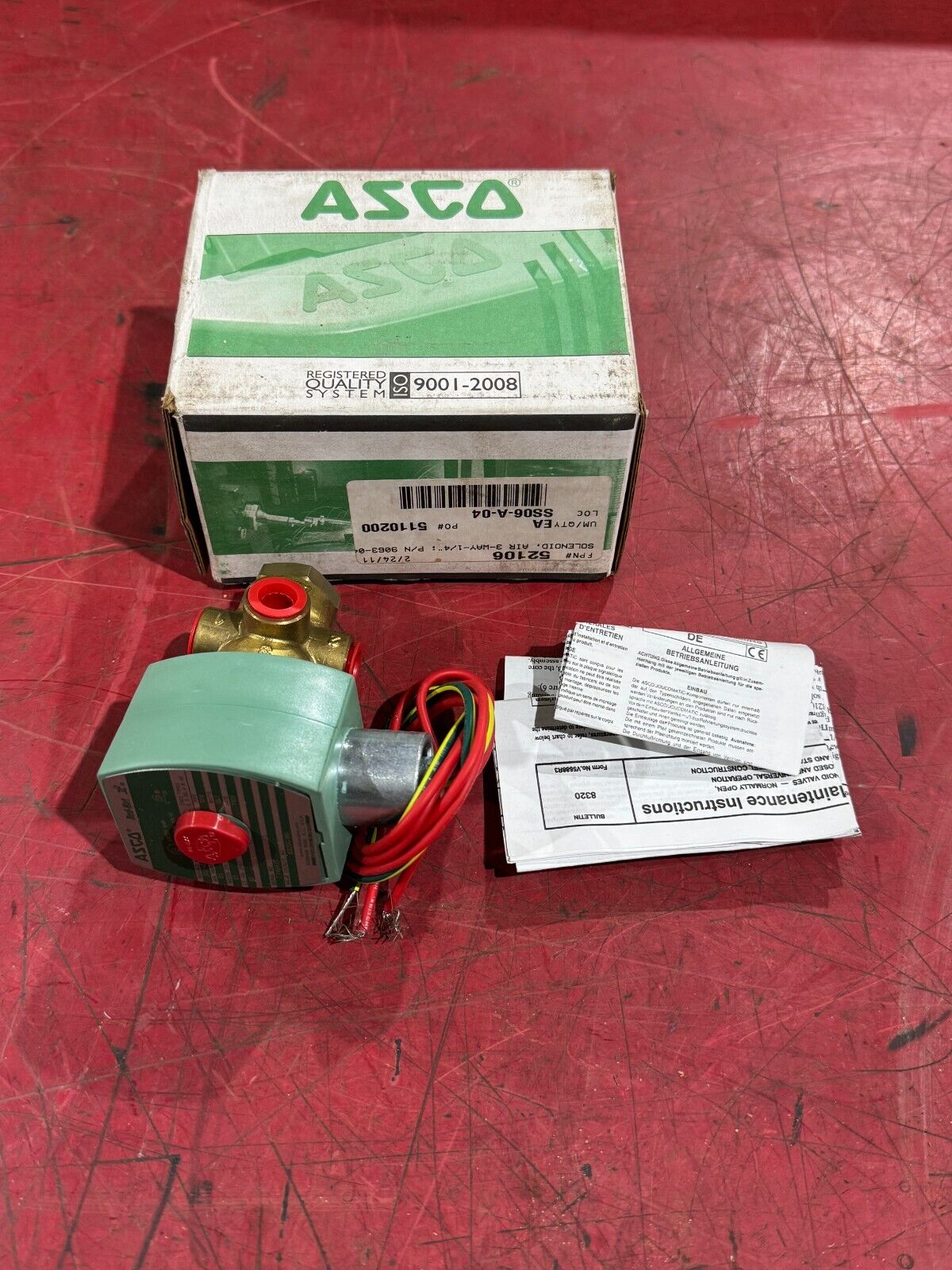 NEW IN BOX ASCO RED HAT SOLENOID VALVE 110/120V. COIL 1/4" PIPE 8320G186