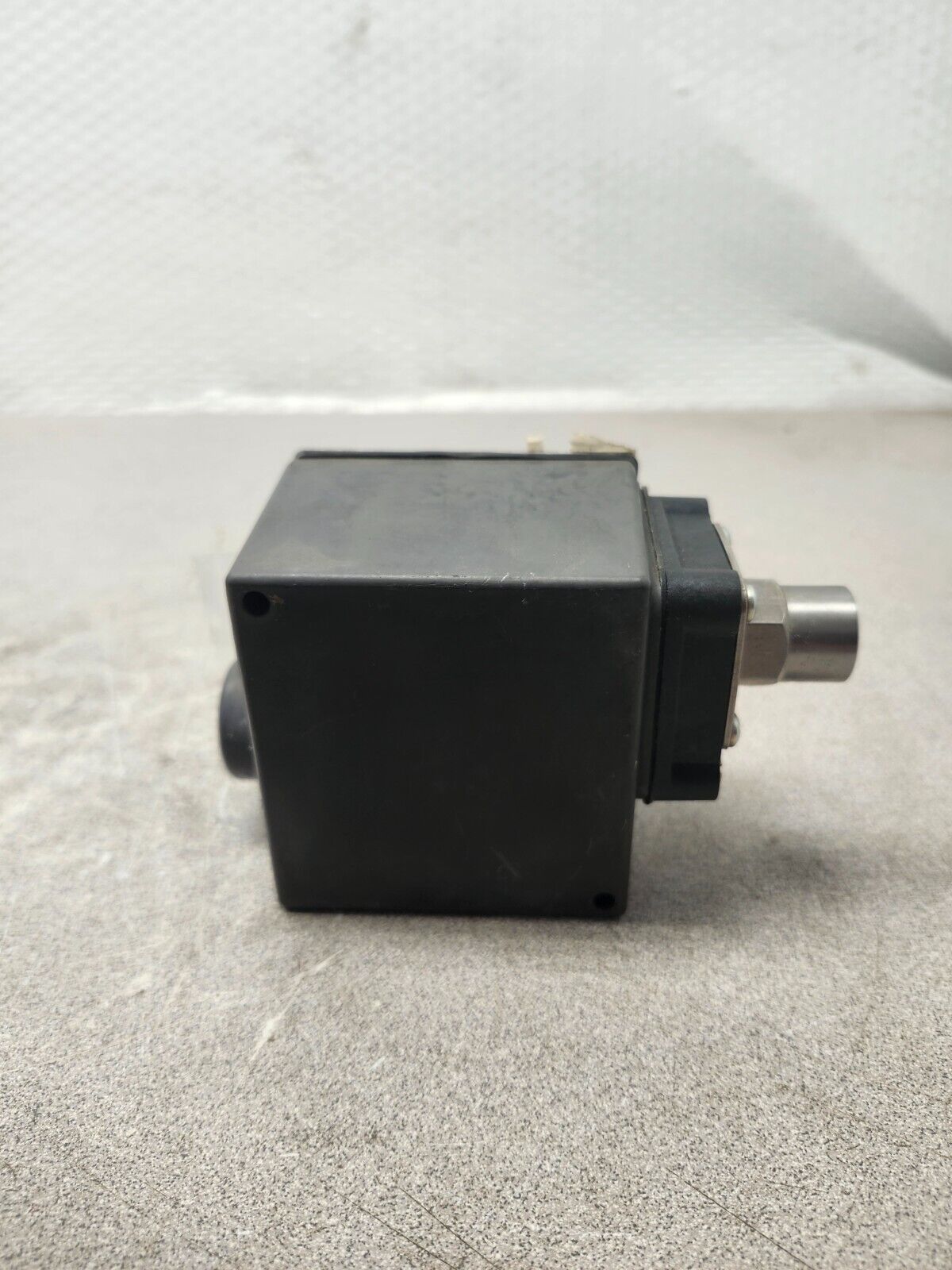 USED BARKSDALE PRESSURE TRANSMITTER 425N1-08