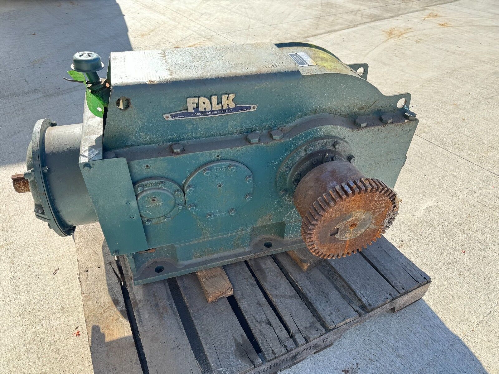 USED FALK ENCLOSED GEAR DRIVE SPEED REDUCER 14.03 RATIO 2090YB2-LR