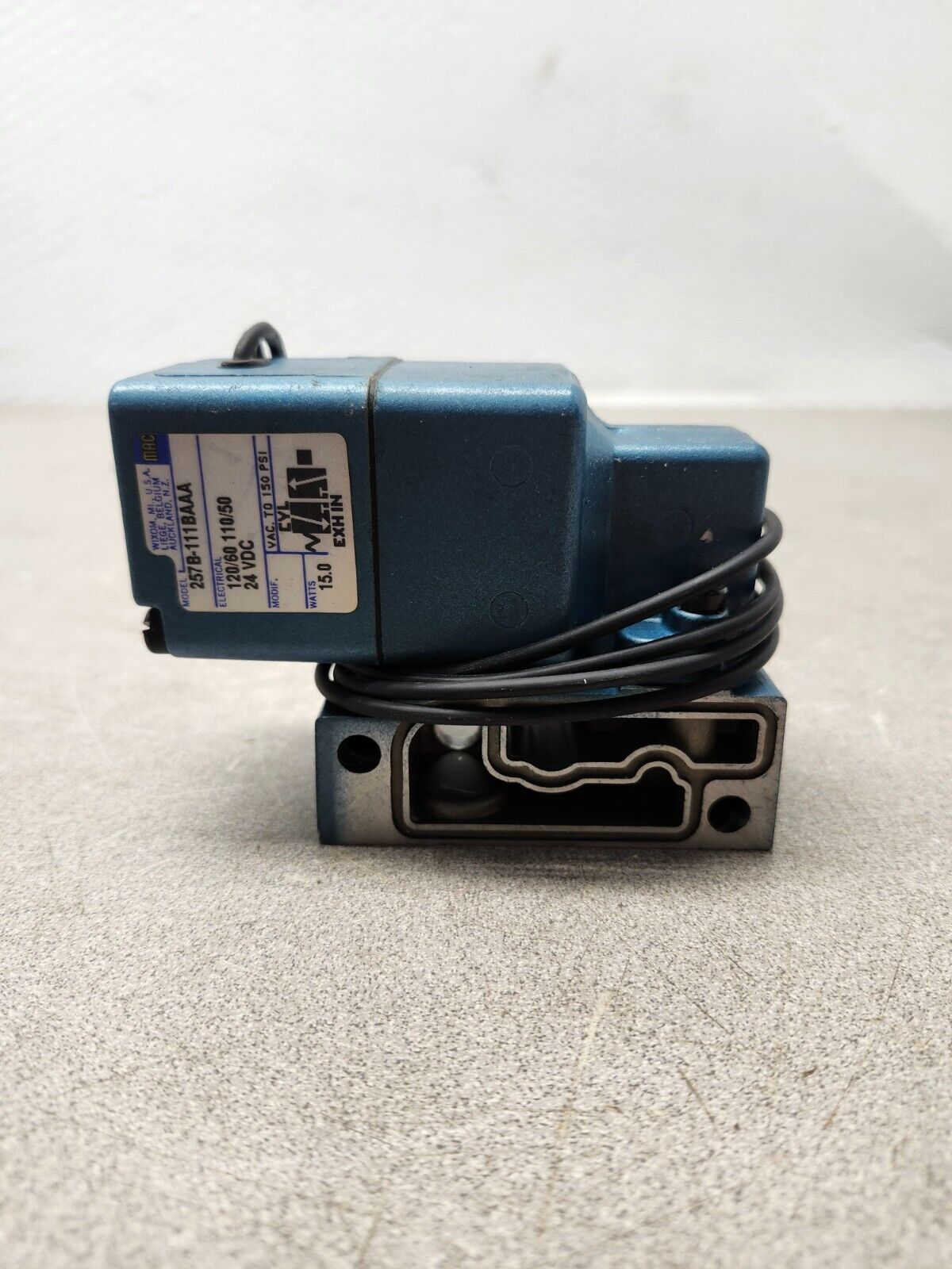 NEW IN BOX MAC SOLENOID VALVE 120V 24VDC 257B-111BAAA