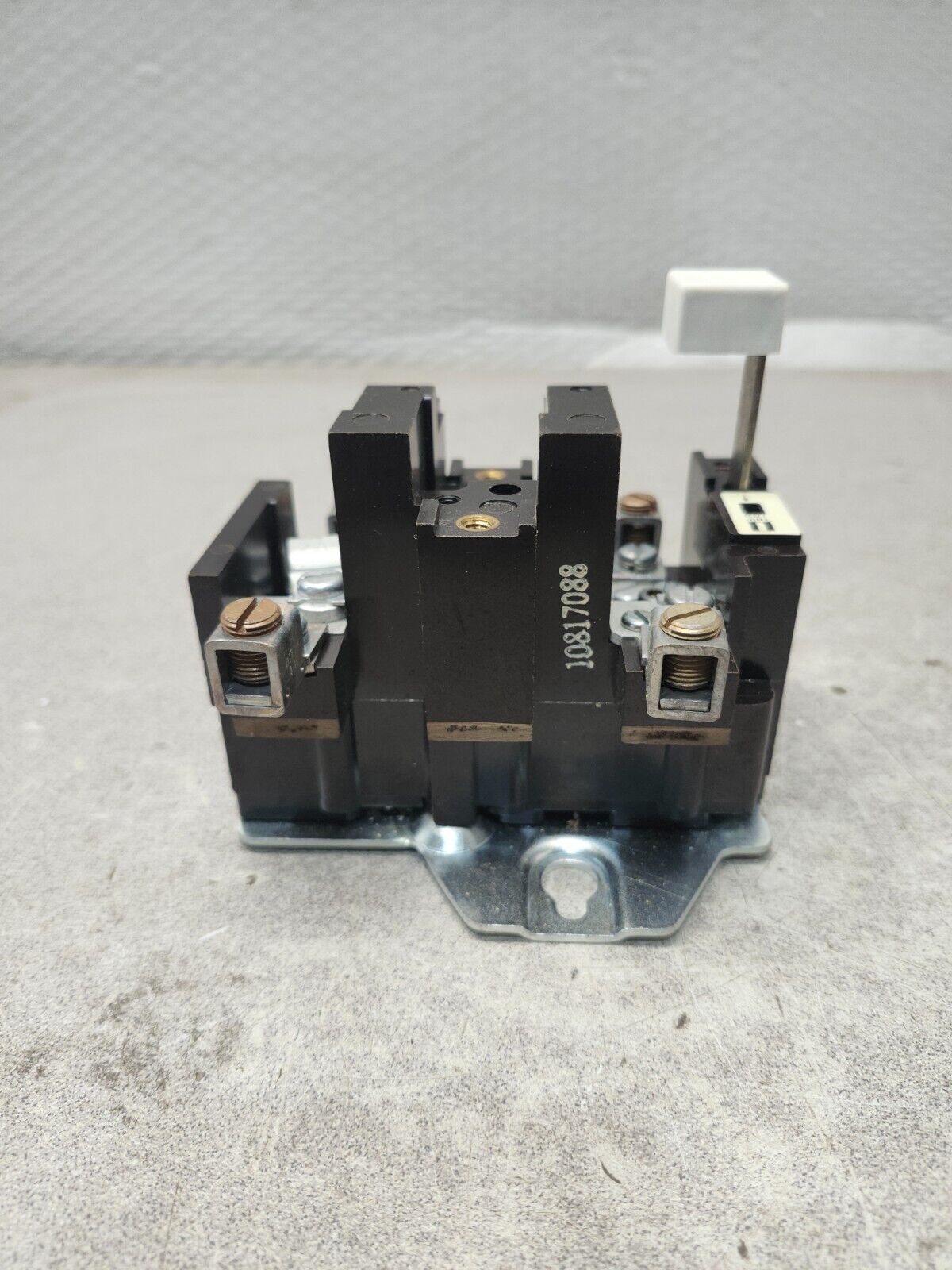 NEW IN BOX CUTLER HAMMER Overload Relay C300DN1
