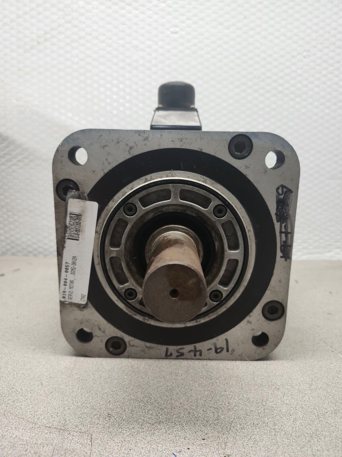 USED YASKAWA SERVO MOTOR SGMG-30V 2A