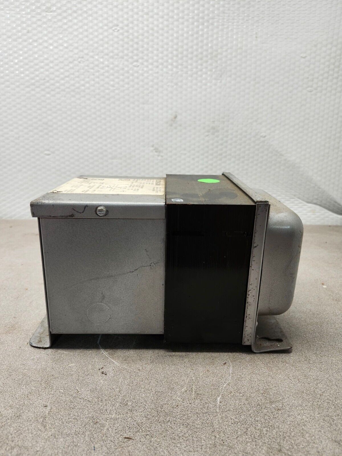 USED Dongan Single Phase General Purpose Transformer 240/480V 2kV 50/60H 95-0102