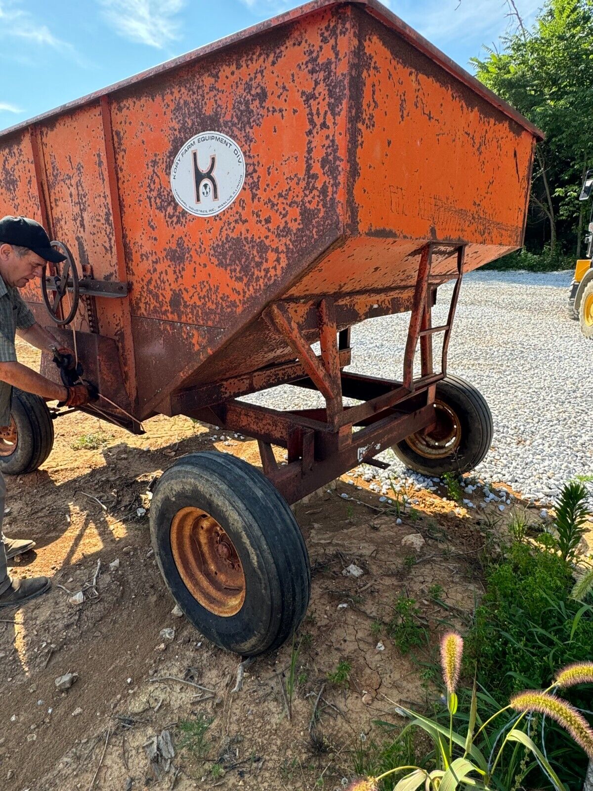 KORY FARM EQUIPMENT 6-TON GEAR GRAVITY WAGON SOLID 6-LUG GRAIN WAGON 150 BUSHEL