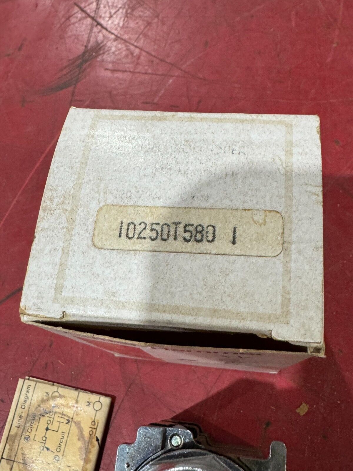 NEW IN BOX CUTLER HAMMER PUSH BUTTON MODULE 10250T580