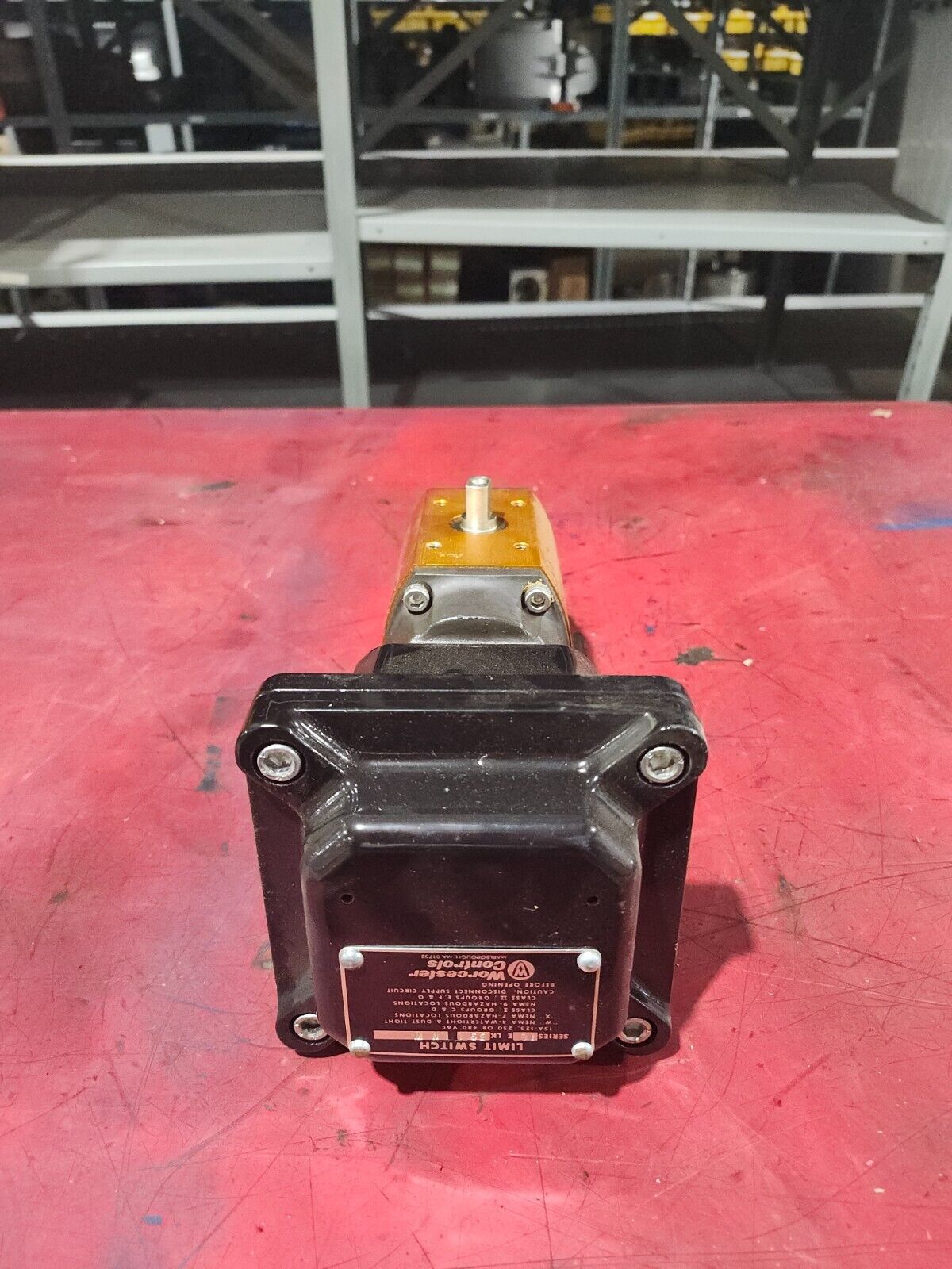 NEW IN BOX WORCESTER CONTROLS PNEUMATIC ACTUATOR SERIES39 W/LIMIT SWITCH 10E39NW