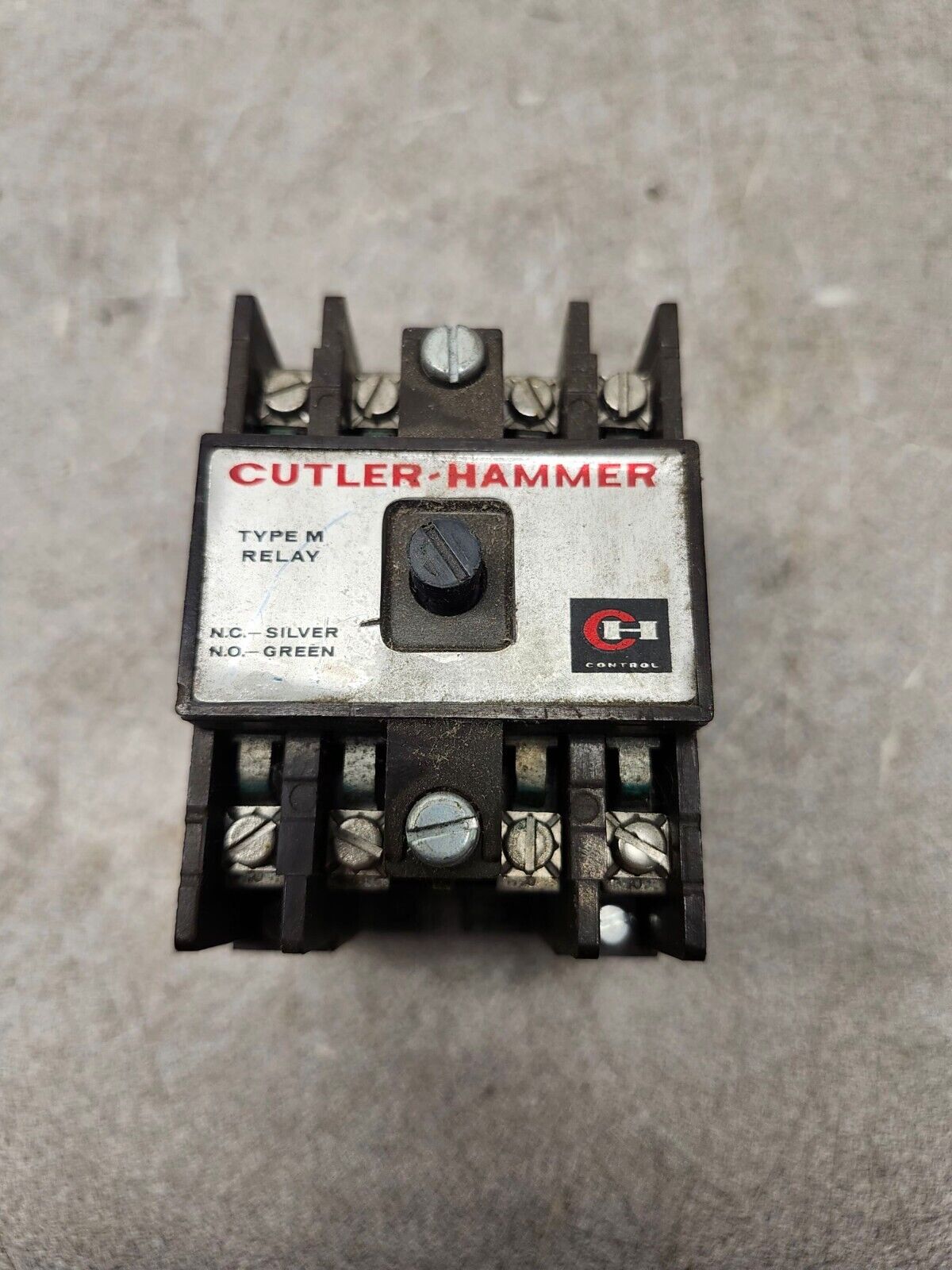 USED Cutler Hammer Relay 600V CHIPPED D26MB Type M