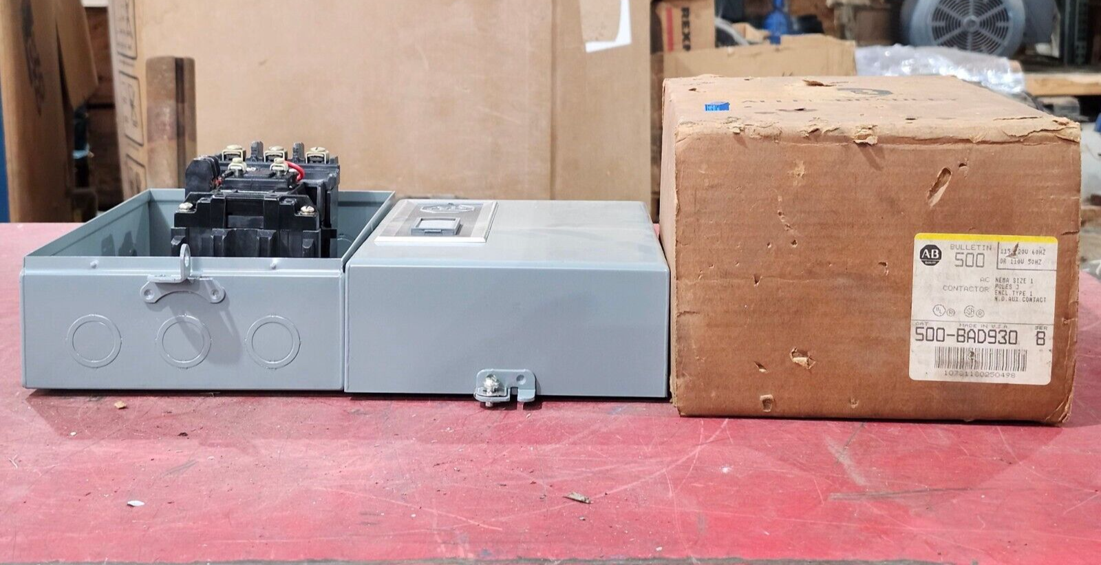 NEW IN BOX ALLEN-BRADLEY SIZE 1 CONTACTOR IN ENCLOSURE 500-BAD930 SERIES B