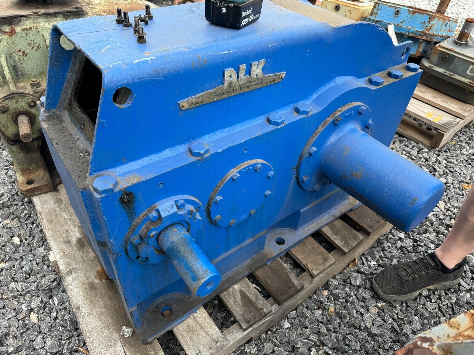 USED FALK ENCLOSED GEAR DRIVE SPEED REDUCER 1.08 RATIO 90Y2-A