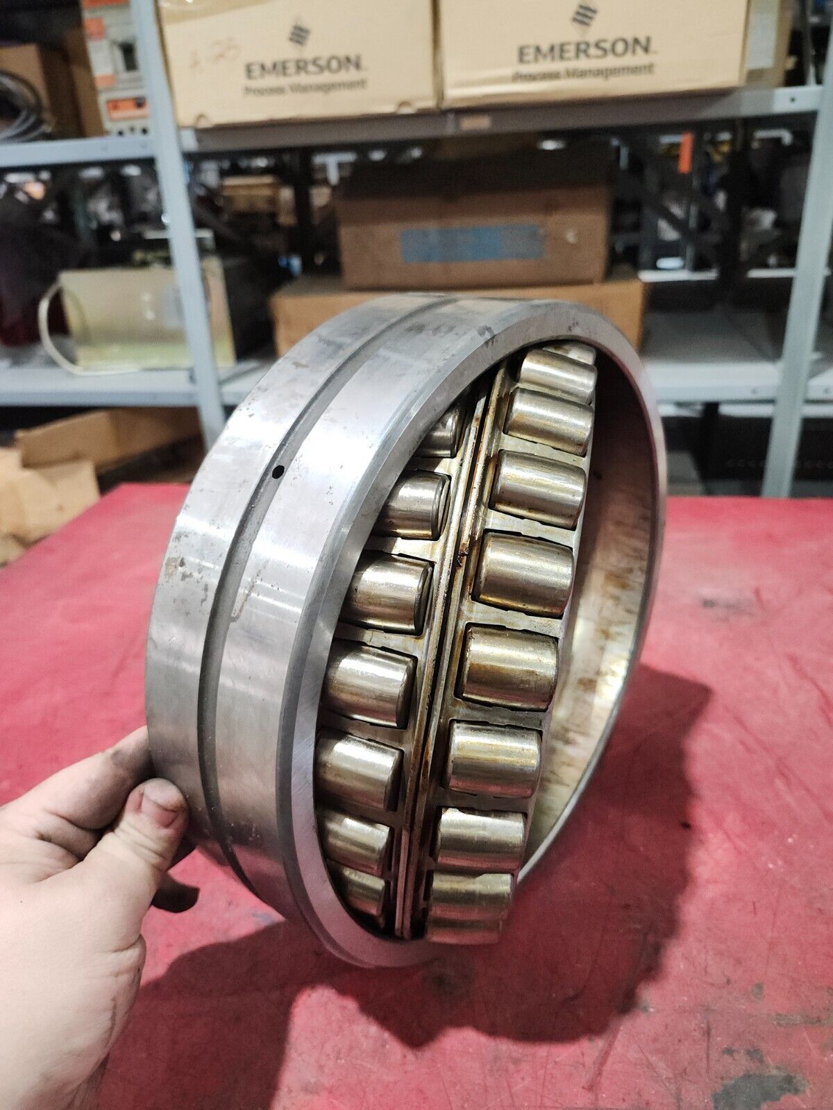 NEW NO BOX SNR SPHERICAL ROLLER BEARING 23038 V B33 J30