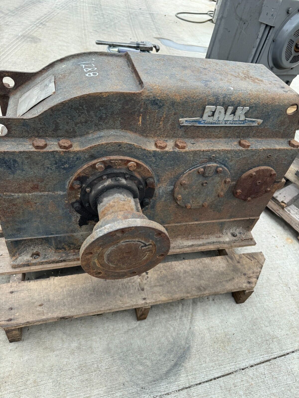 USED FALK ENCLOSED GEAR DRIVE SPEED REDUCER 15.57 RATIO 2080Y2-S