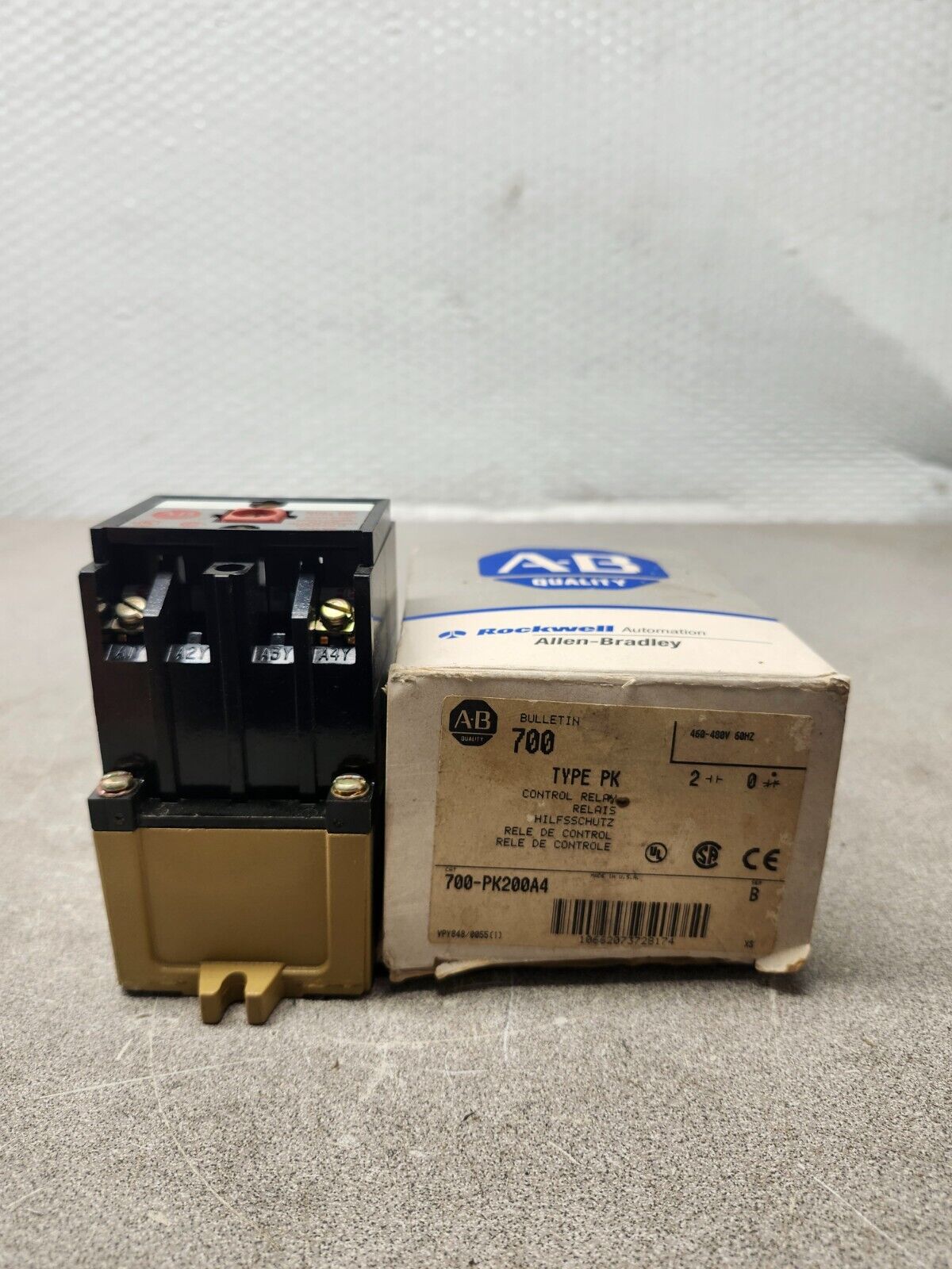 NEW WITH BOX ALLEN BRADLEY Control Relay 120 Volt Coil 700-PK200A4