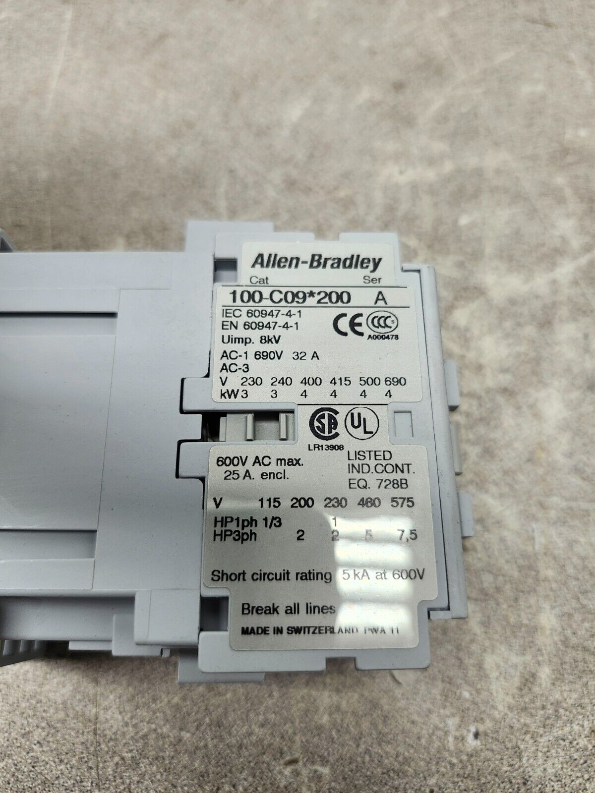 NEW IN BOX ALLEN BRADLEY CONTACTOR 100-C09D200