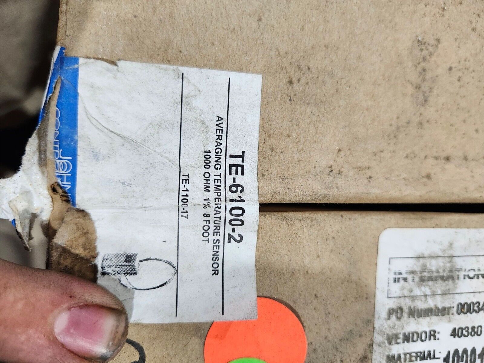 NEW IN BOX JOHNSON CONTROLS AVERAGING TEMPERATURE SENSOR TE-6100-2