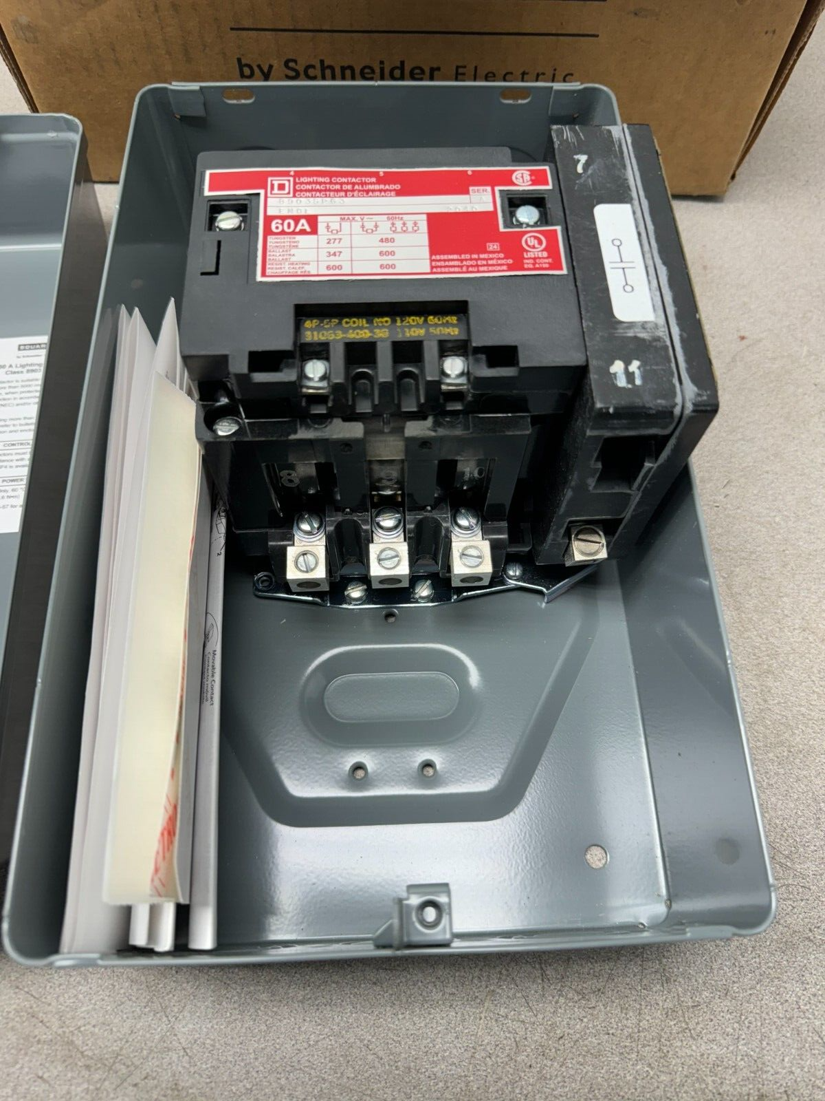 NEW SQUARE D 60AMP LIGHTING CONTACTOR IN ENCLOSURE 110/120V. COIL 8903SPG3V02