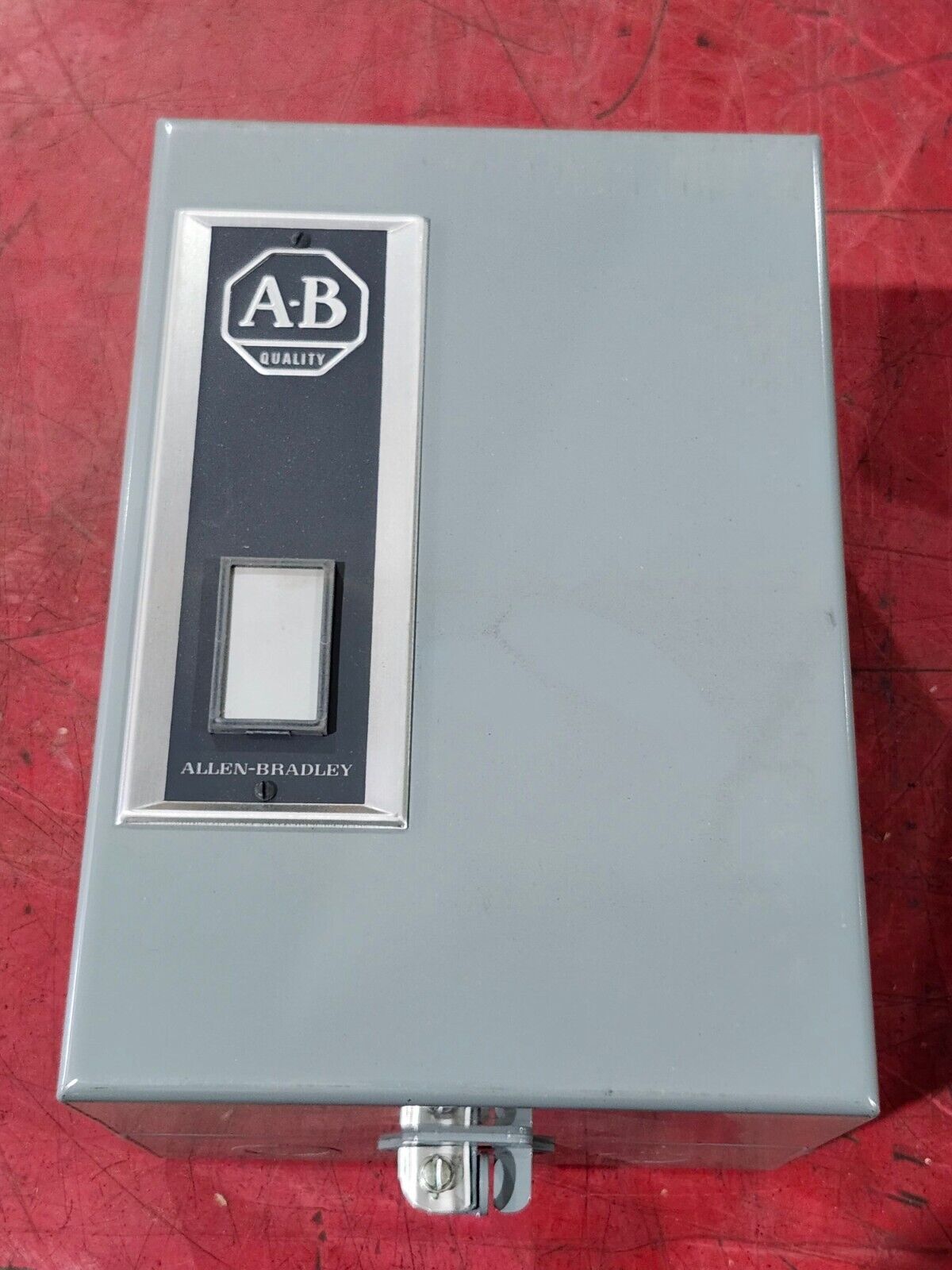 NEW IN BOX ALLEN-BRADLEY SIZE 1 CONTACTOR IN ENCLOSURE 500-BAD930 SERIES B