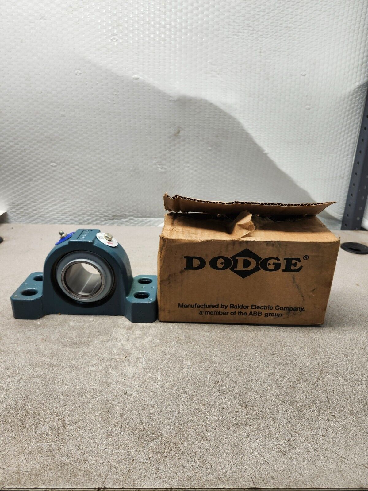 NEW IN BOX DODGE PILLOW BLOCK BEARING P4B-S2-115RE