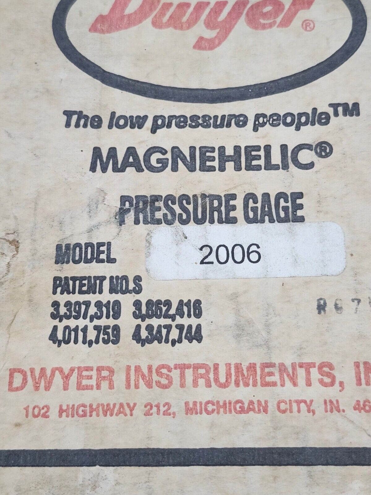 NEW IN BOX DWYER MAGNEHELIC PRESSURE GAGE 2006