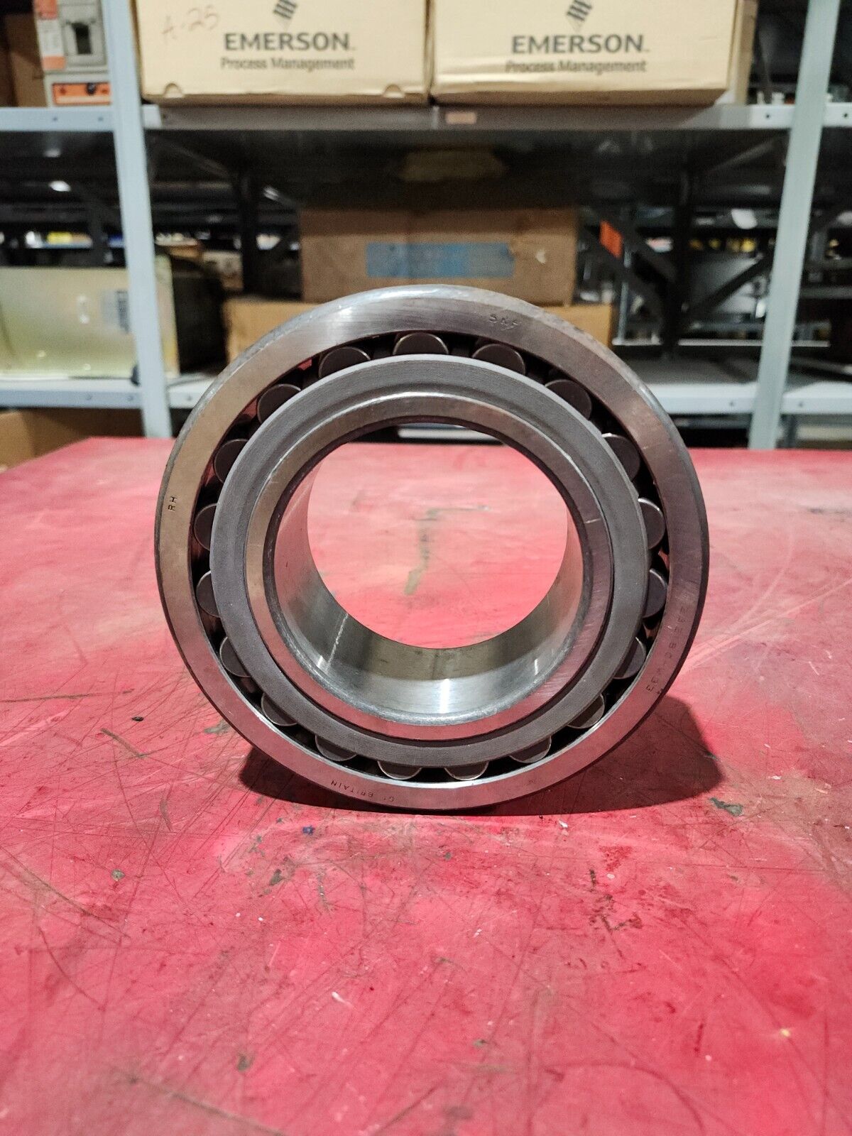 NEW NO BOX SKF SPHERICAL ROLLER BEARING 23218C-W33