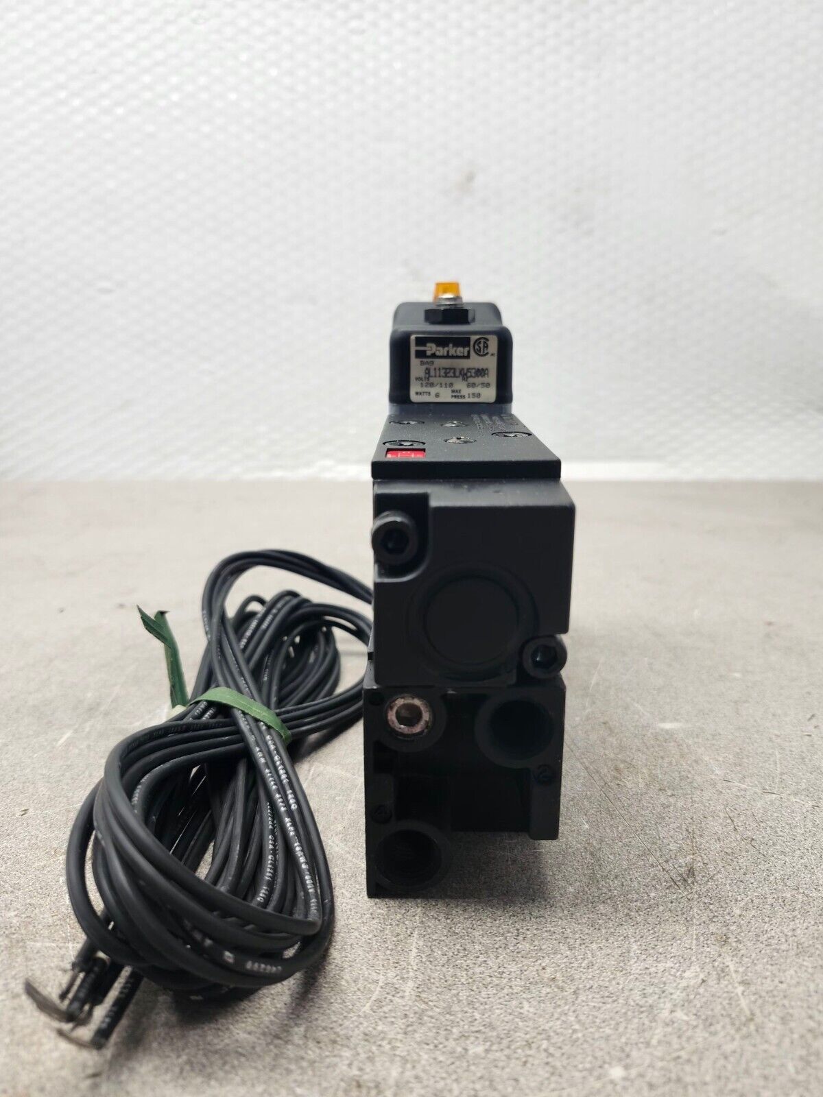 NEW NO BOX PARKER SOLENOID WITH BASE K142171 AL11323LKW5300A