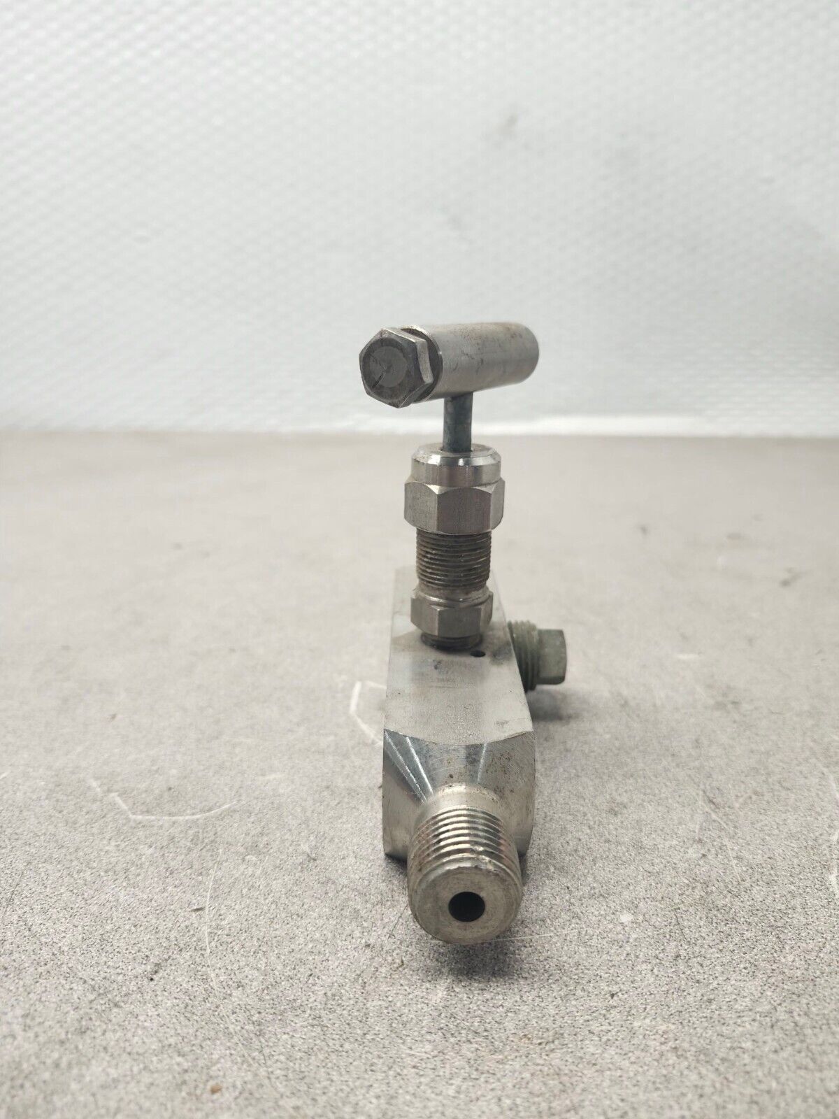 USED NO BOX ANDERSON GREENWOOD Multi-Port Gauge Valve M5HS-4402-2165-3